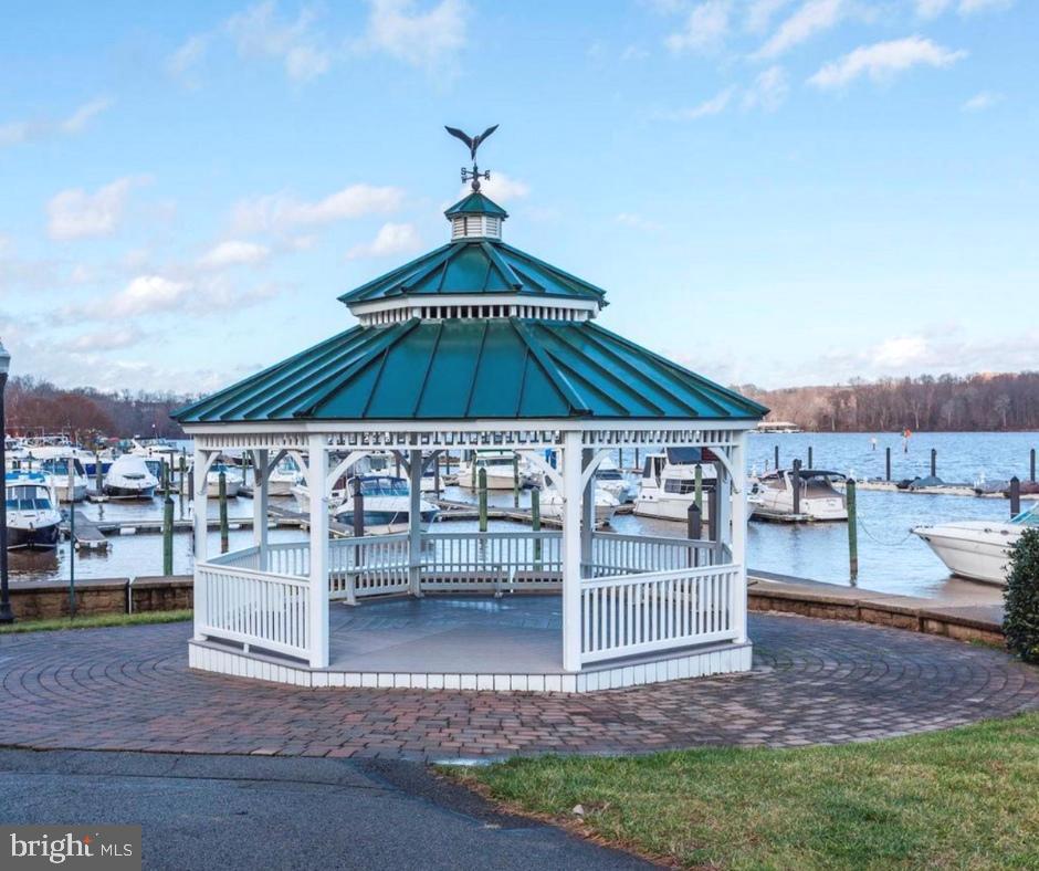 BELMONT BAY - Residential Lease