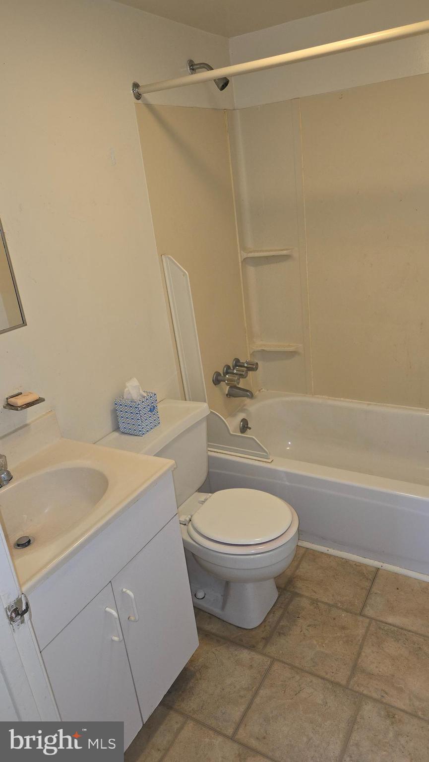HOLLINS MARKET - Residential Lease
