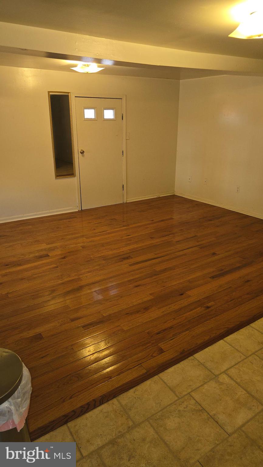 HOLLINS MARKET - Residential Lease