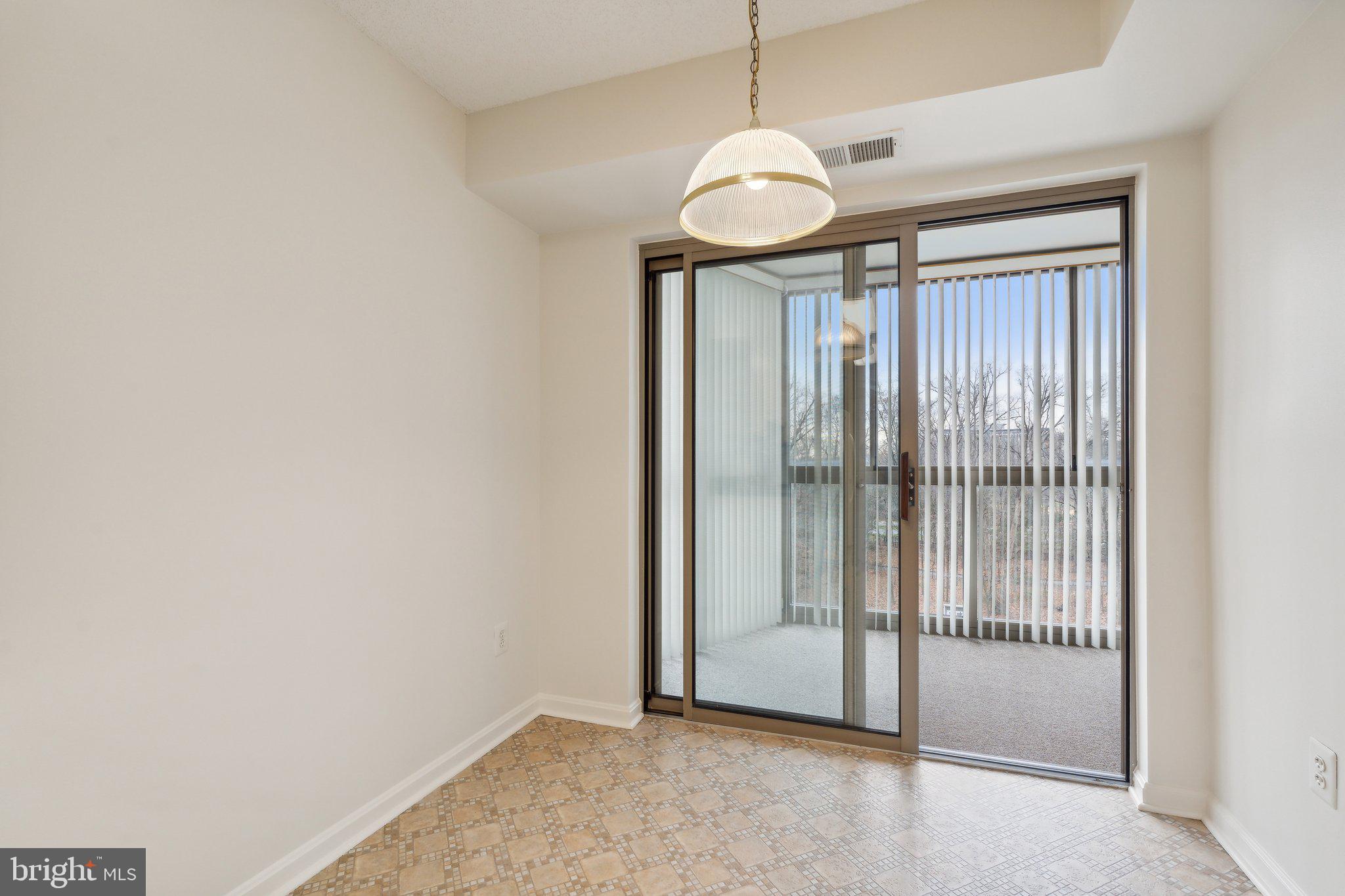 LANSDOWNE WOODS - Residential