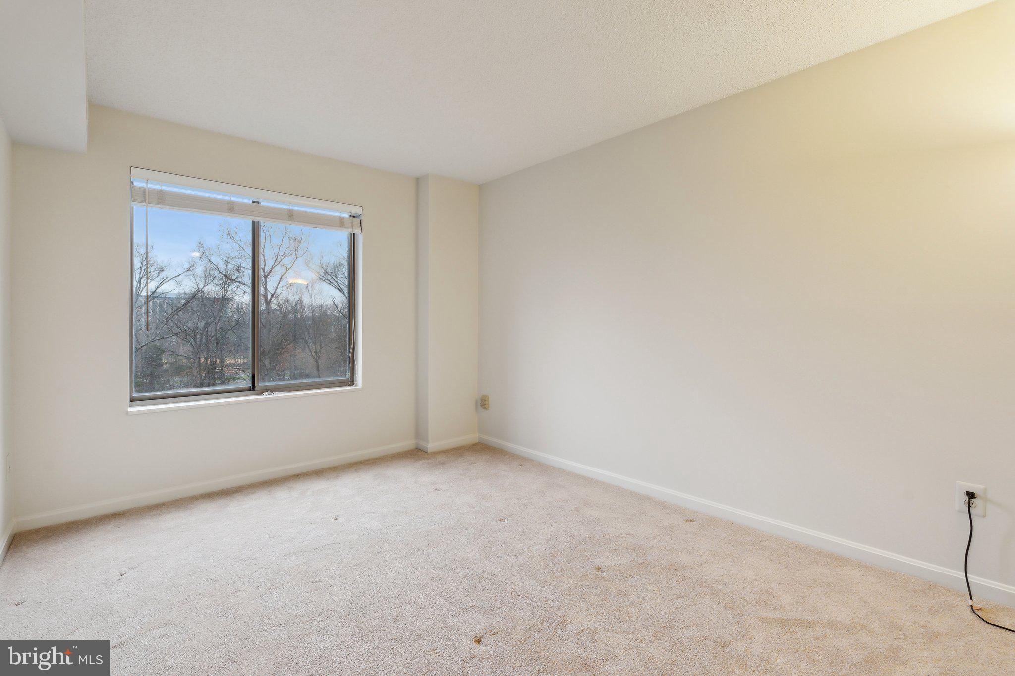 LANSDOWNE WOODS - Residential