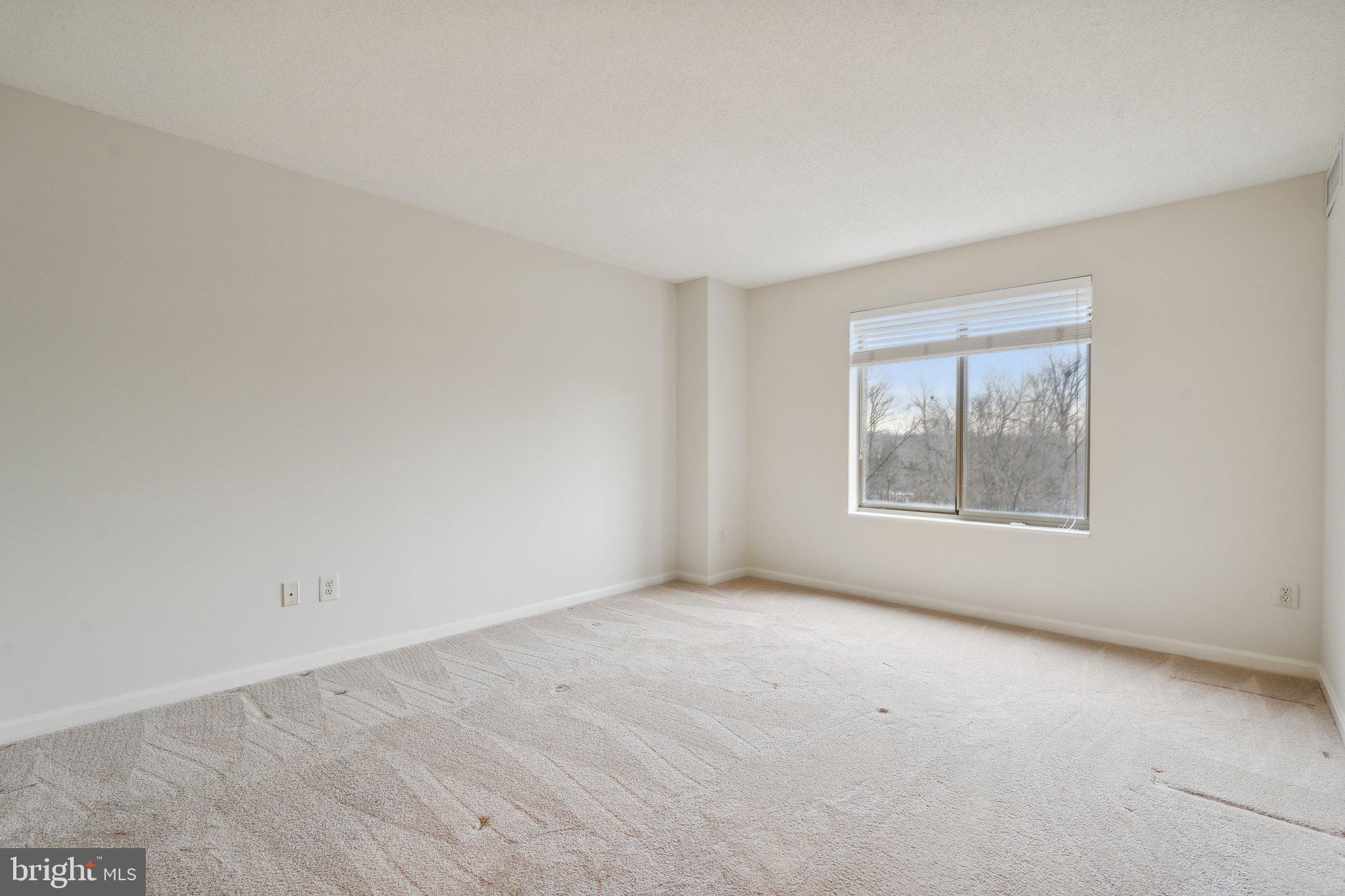 LANSDOWNE WOODS - Residential