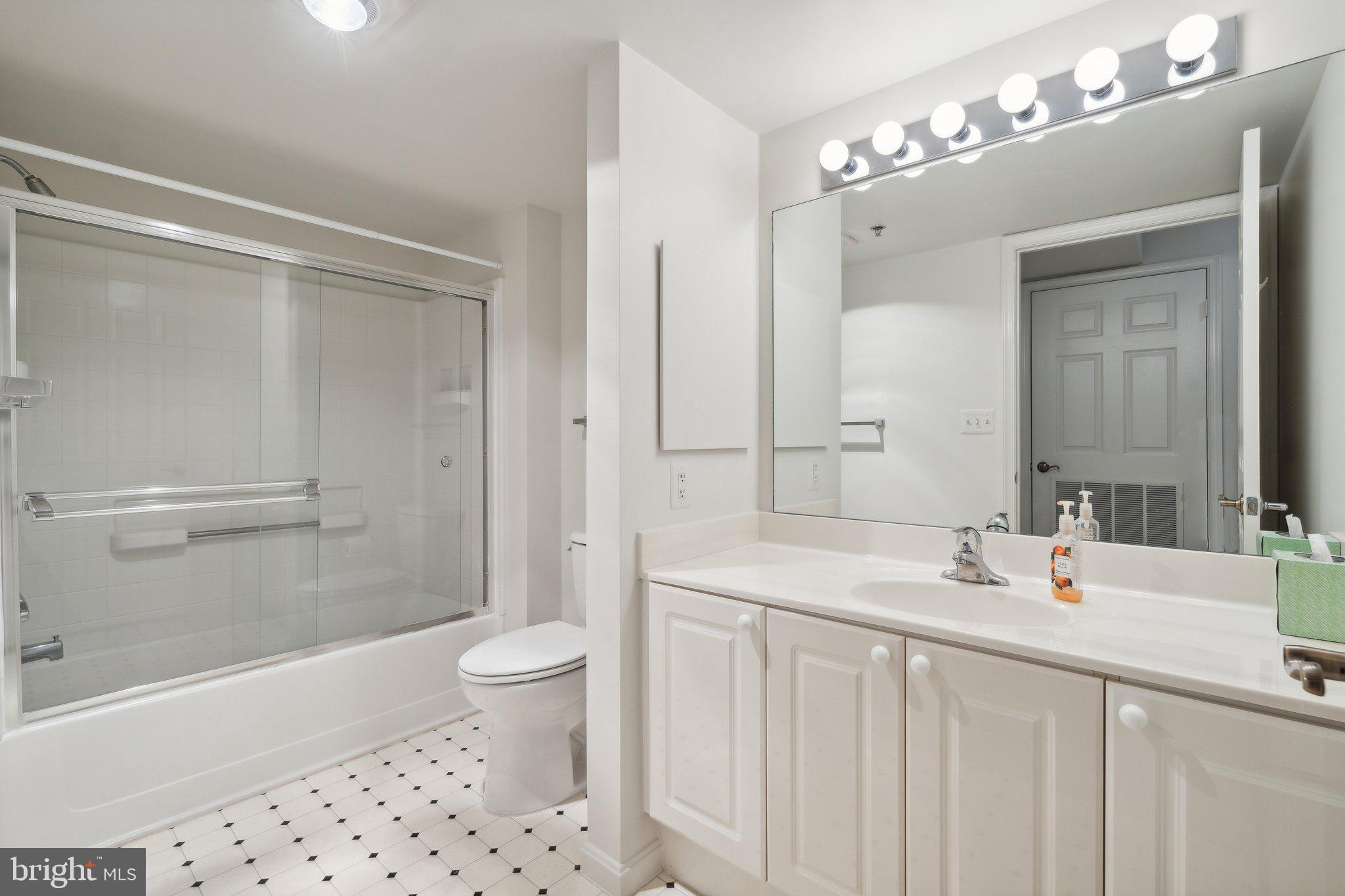 LANSDOWNE WOODS - Residential