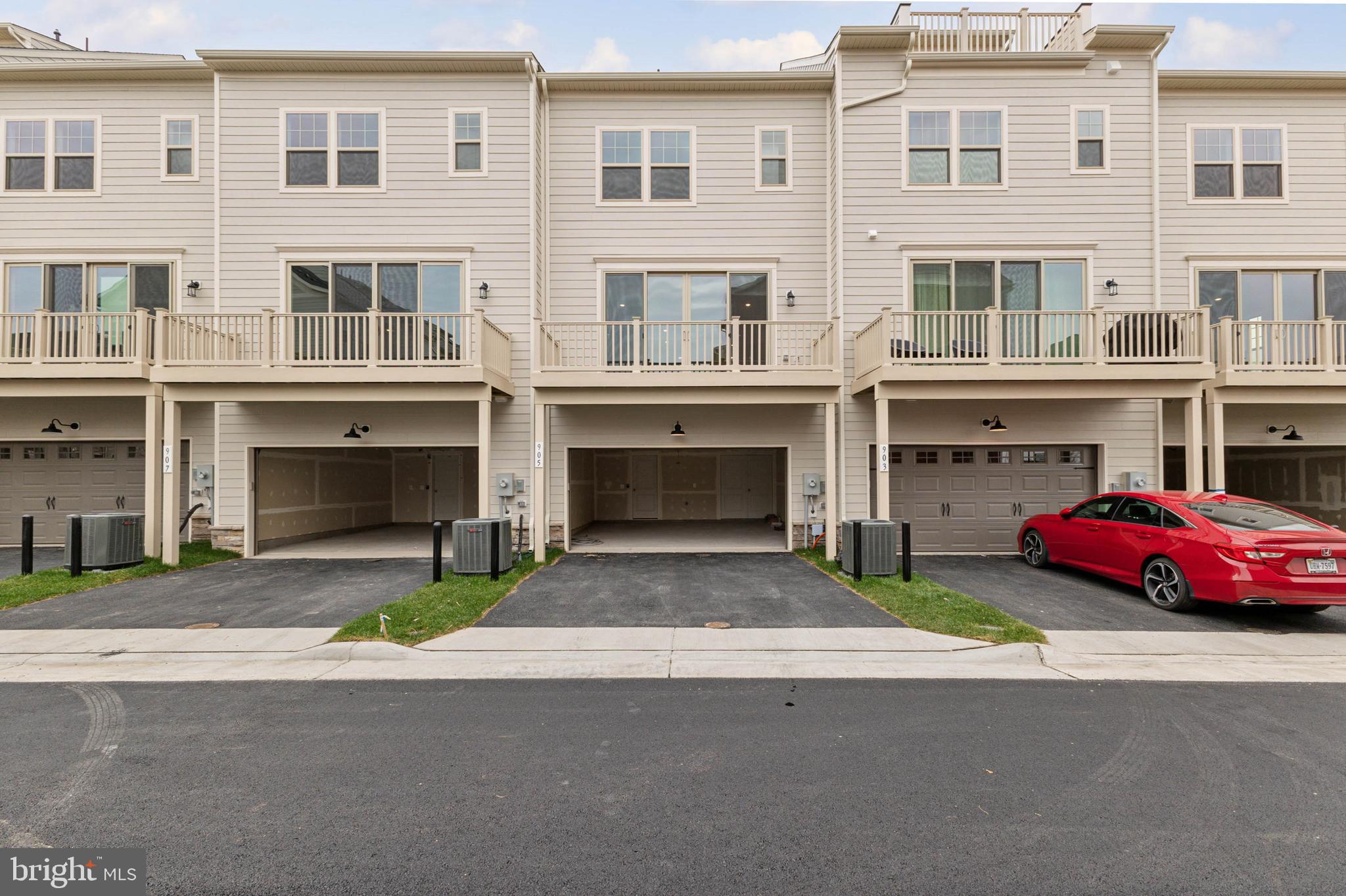 POTOMAC STATION MARKETPLACE - Residential