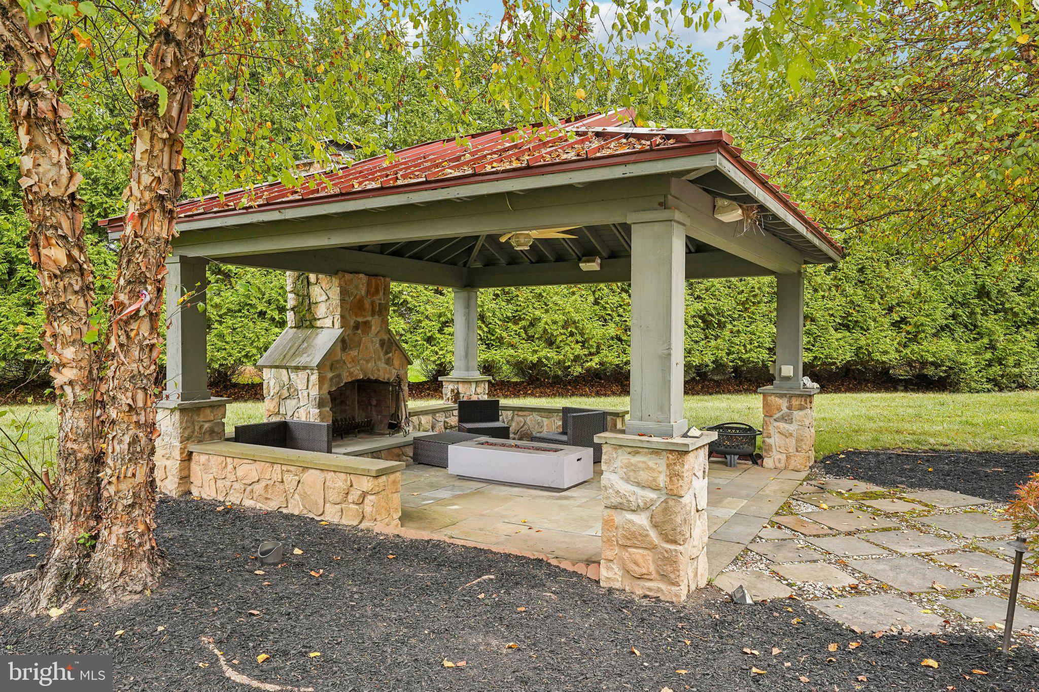 HIGH POINTE AT HOP - Residential