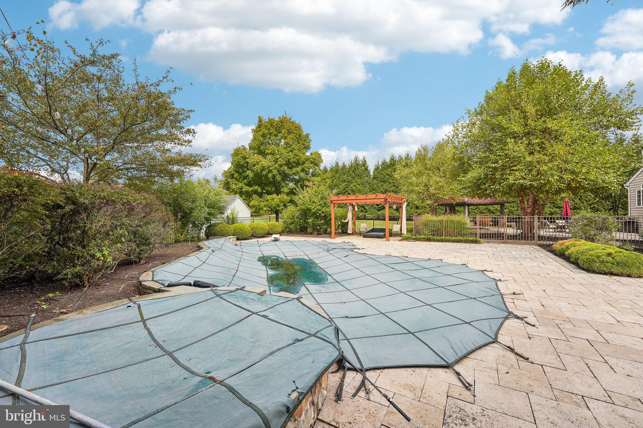 HIGH POINTE AT HOP - Residential