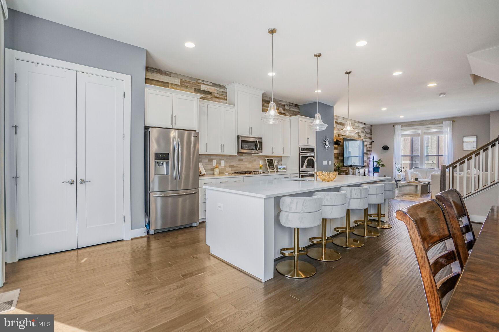 SM ONE LOUDOUN CONDO - Residential