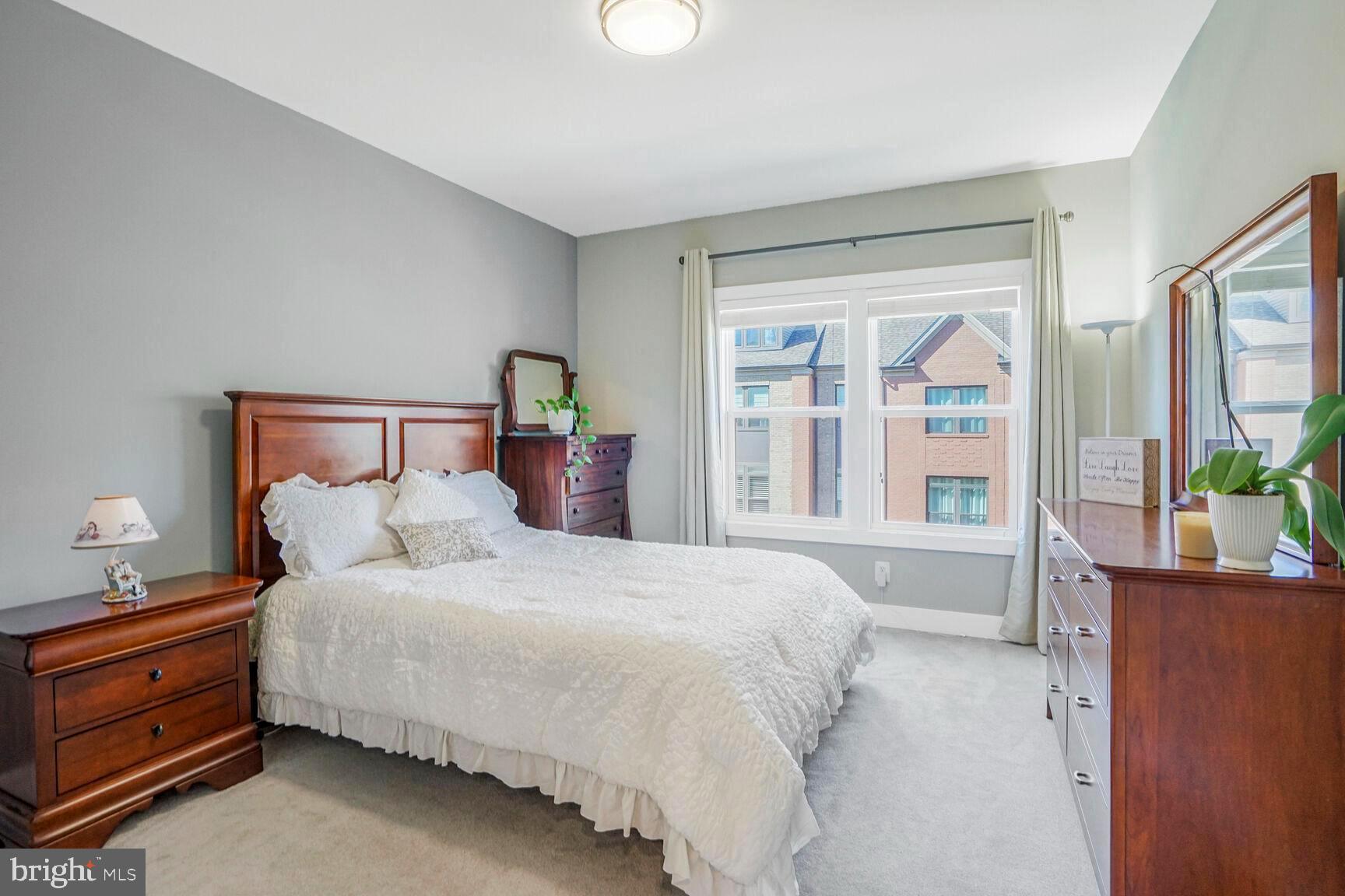 SM ONE LOUDOUN CONDO - Residential