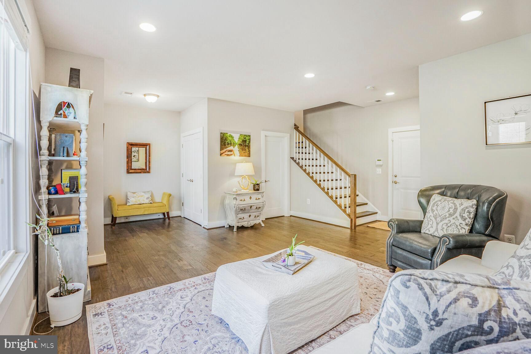 SM ONE LOUDOUN CONDO - Residential