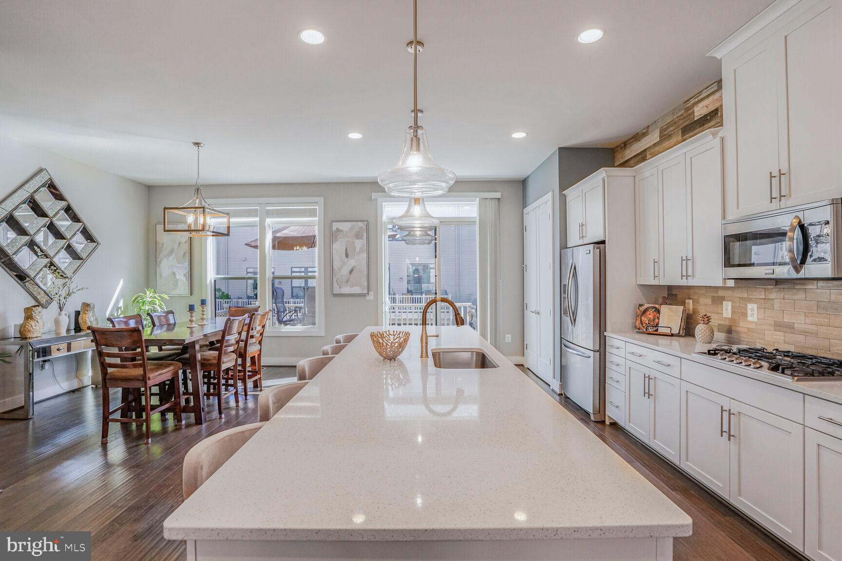 SM ONE LOUDOUN CONDO - Residential