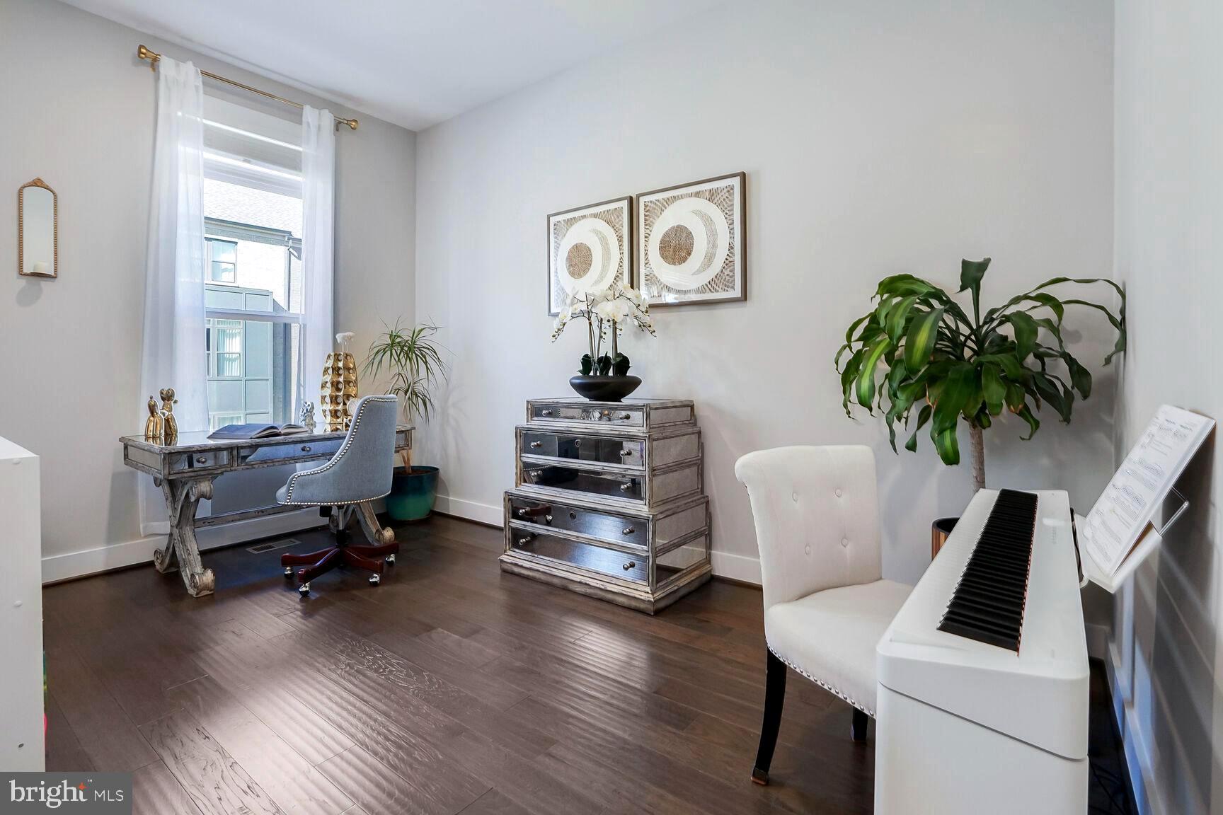 SM ONE LOUDOUN CONDO - Residential