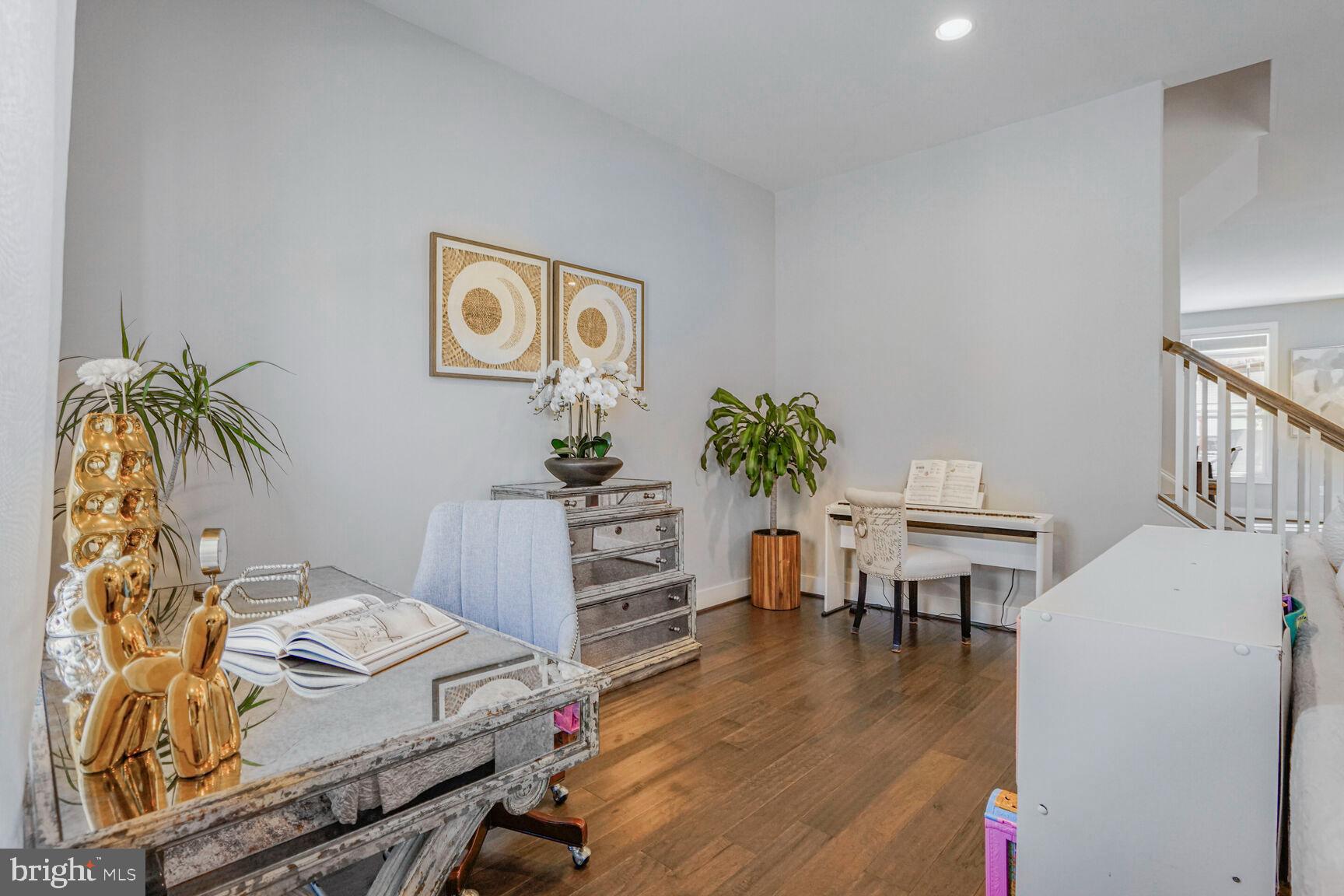 SM ONE LOUDOUN CONDO - Residential