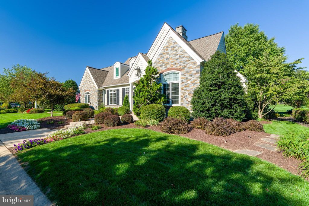 Photo of 817 Woodfield Drive, LITITZ, PA 17543 (MLS # PALA2077434)