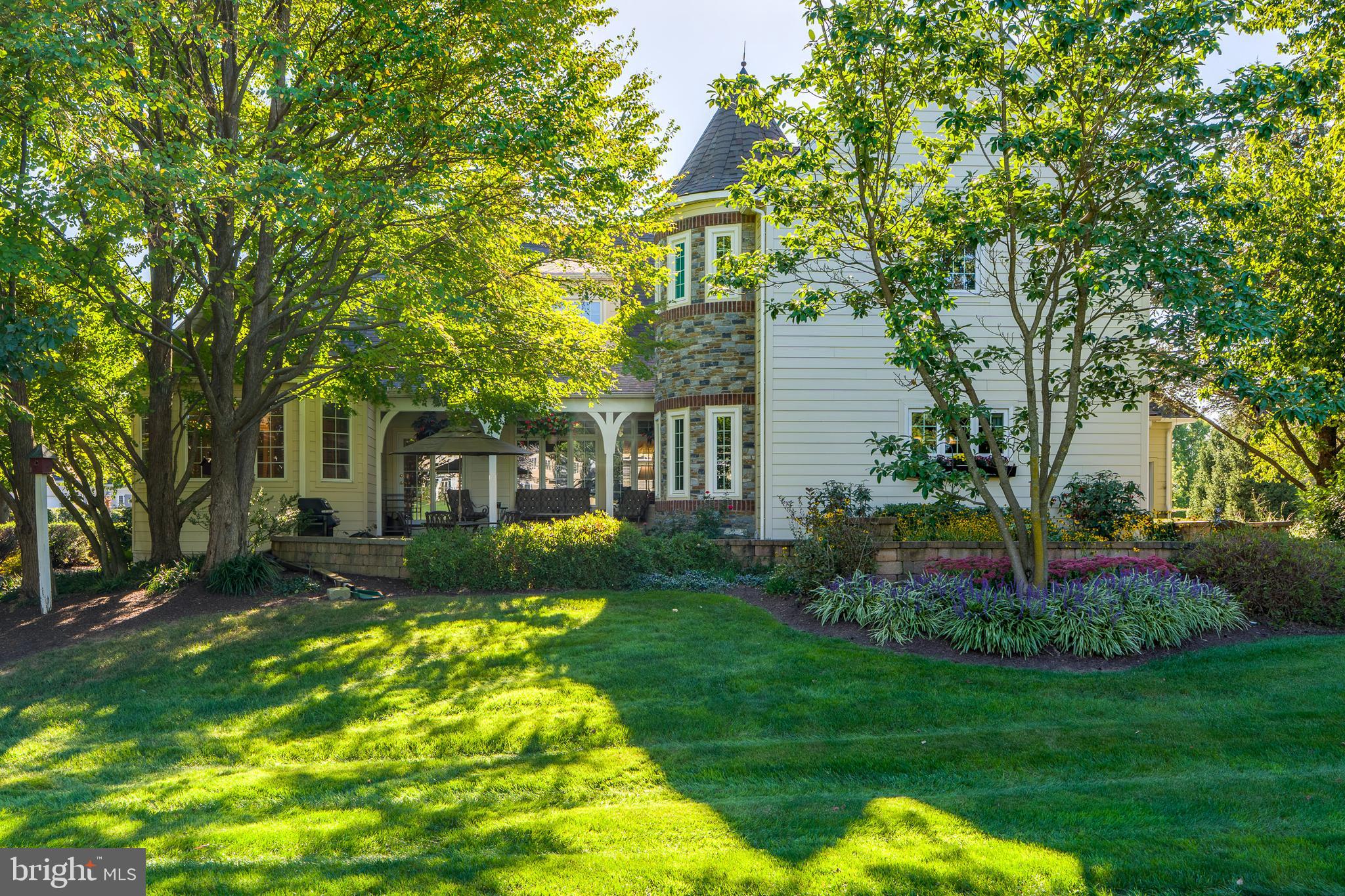 817 WOODFIELD DRIVE
