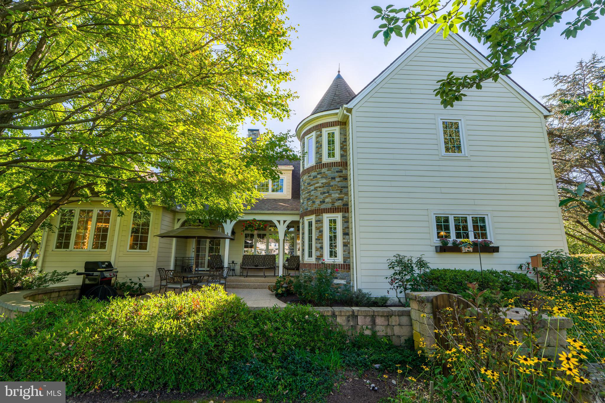 817 WOODFIELD DRIVE