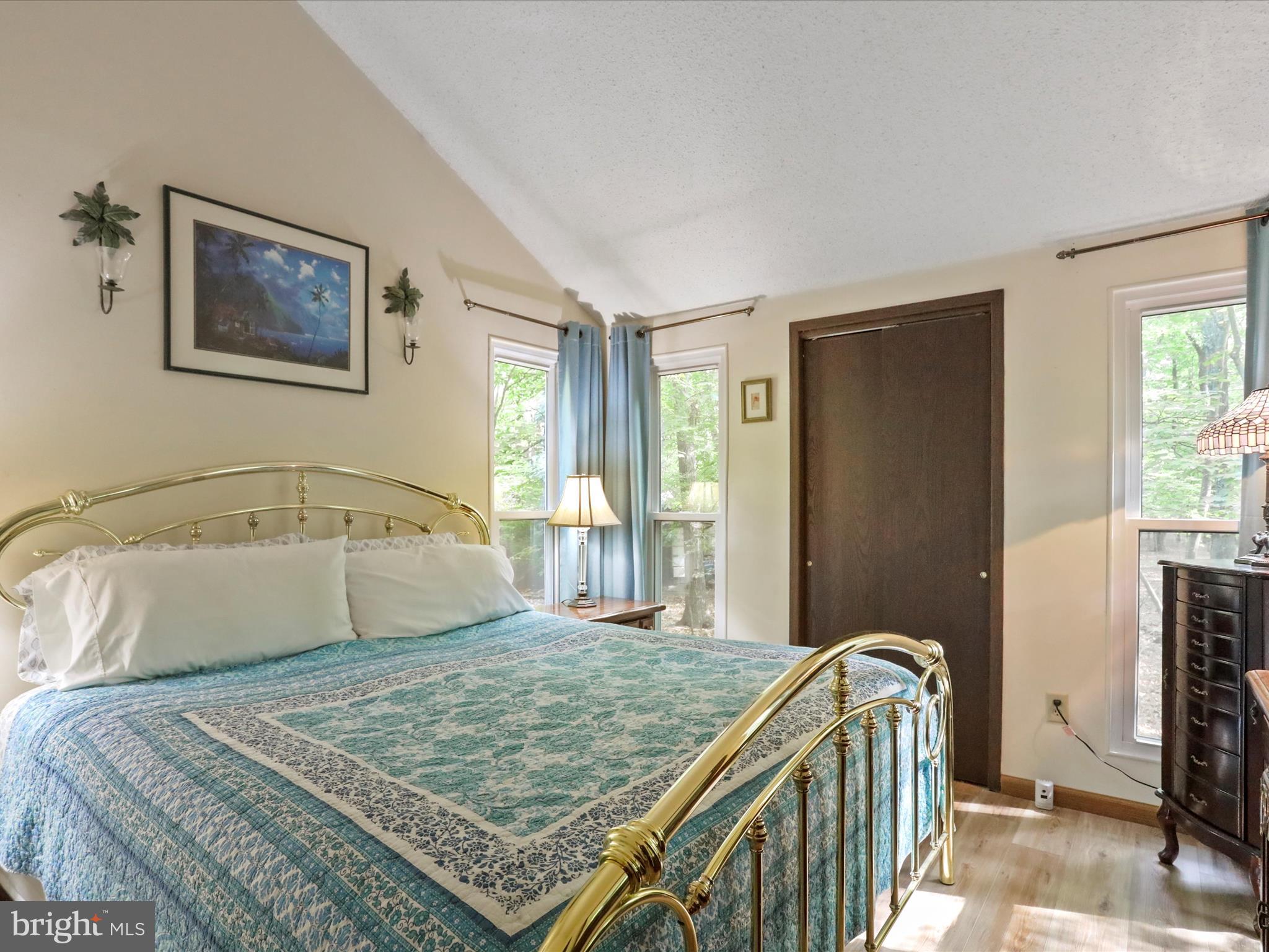 THE WOODS - Residential