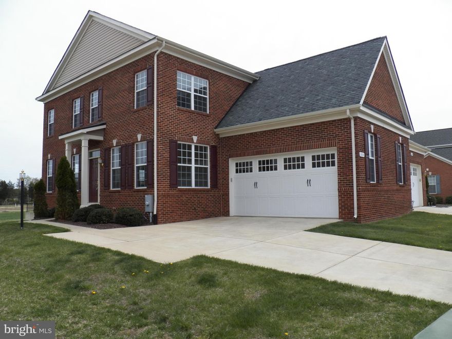 IMMEDIATE OCCUPANCY AVAILABLE*OWNER HAS ALREADY TRANSFERRED*NOT A SS OR FORECLOSURE*HUGE 5 BEDROOM, 3.5 BATH DUPLEX IN THE HEART OF LA PLATA*ALL ROOM SIZES ARE GOOD SIZE*OPEN GREAT ROOM OFF GOURMET KITCHEN*4 BEDROOMS ON UPPER LEVEL*BEDROOM AND FULL BATH IN BASEMENT WITH UNFINISHED SPACE TO EXPAND FURTHER*2 CAR GAR*ONLY 7 YEARS OLD*SHOWS VERY WELL*NO NEED TO WAIT FOR NEW CONSTRUCTION*MOVE IN NOW!!!