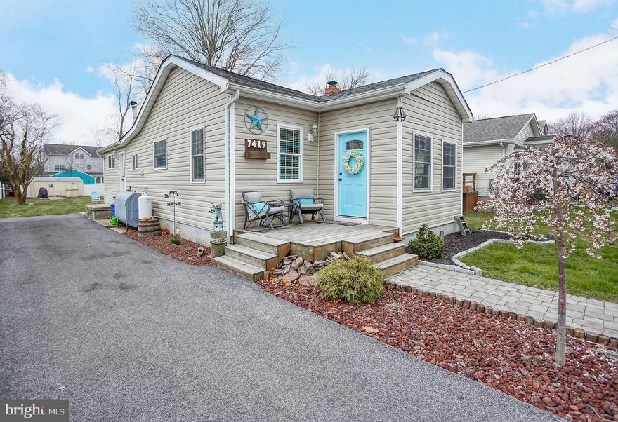 Cozy 2 Bed 1 Bath, Well Maintained Rancher in Walking Distance to the Water in the much sought after Community of Oliver Beach! Upgraded Custom Cabinets, Granite Countertops w/ Expansive Kitchen Island, Recessed Lighting, Upgraded Luxury Flooring Throughout Family Room & Kitchen, Original Hardwood Flooring In Bedrooms, Recently Re-Painted, and Huge Backyard w/ Custom Fire-Pit for a great 3-Seasons Experience!