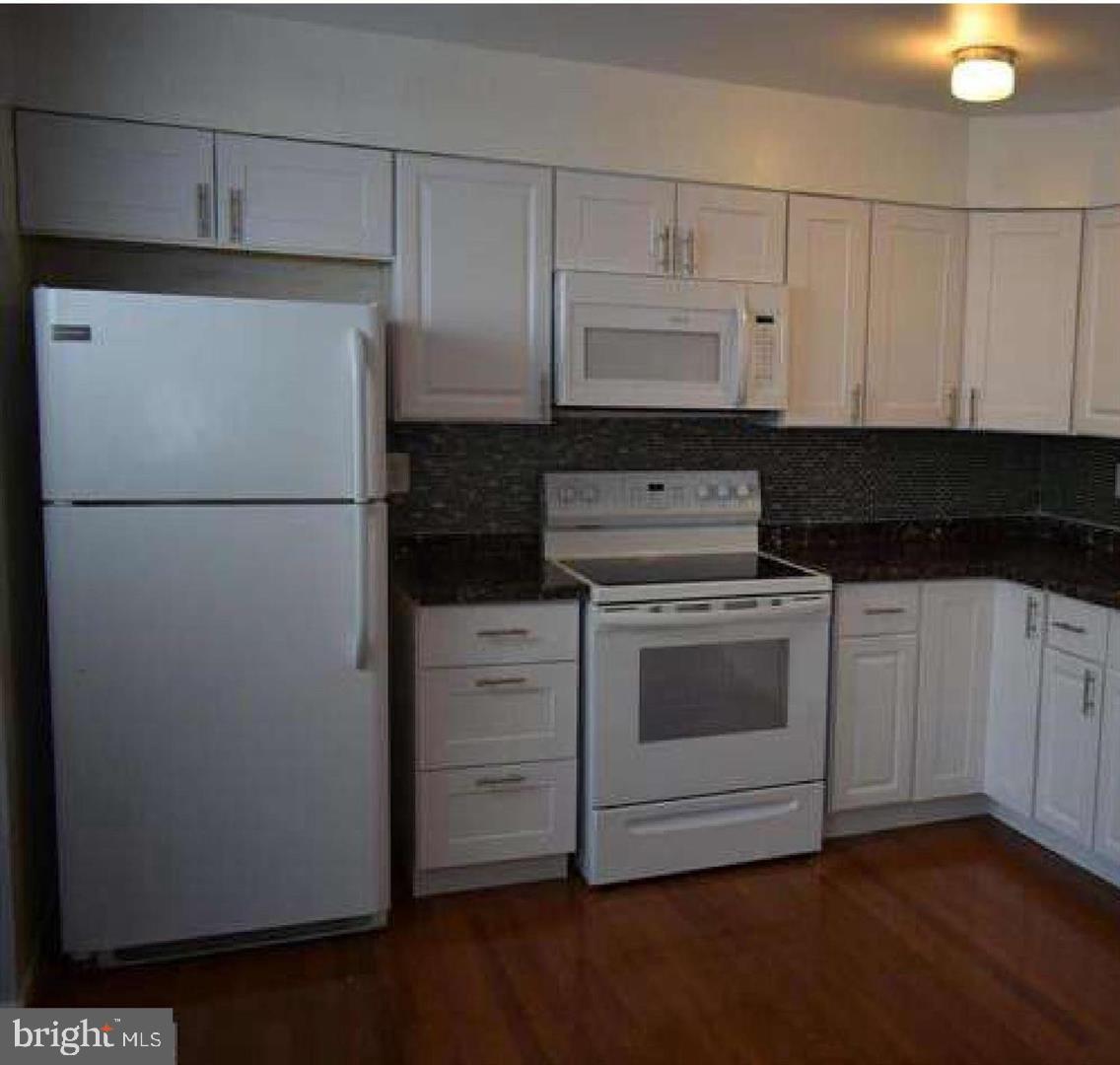 BROOKE MANOR - Residential