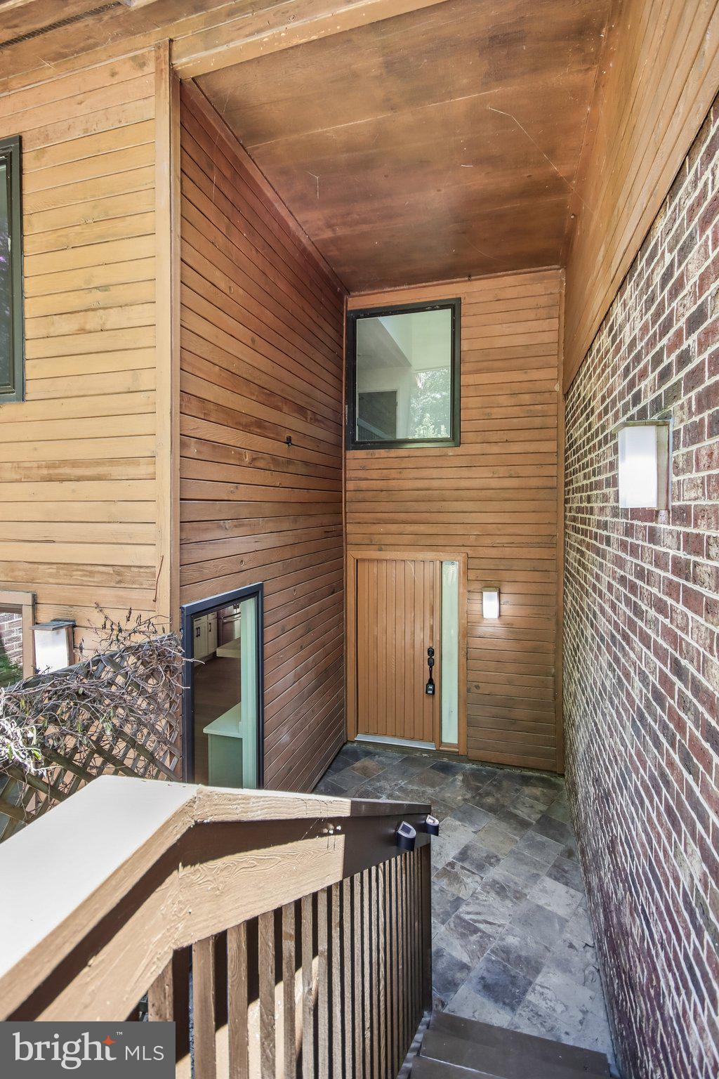 2121 CABOTS POINT LANE