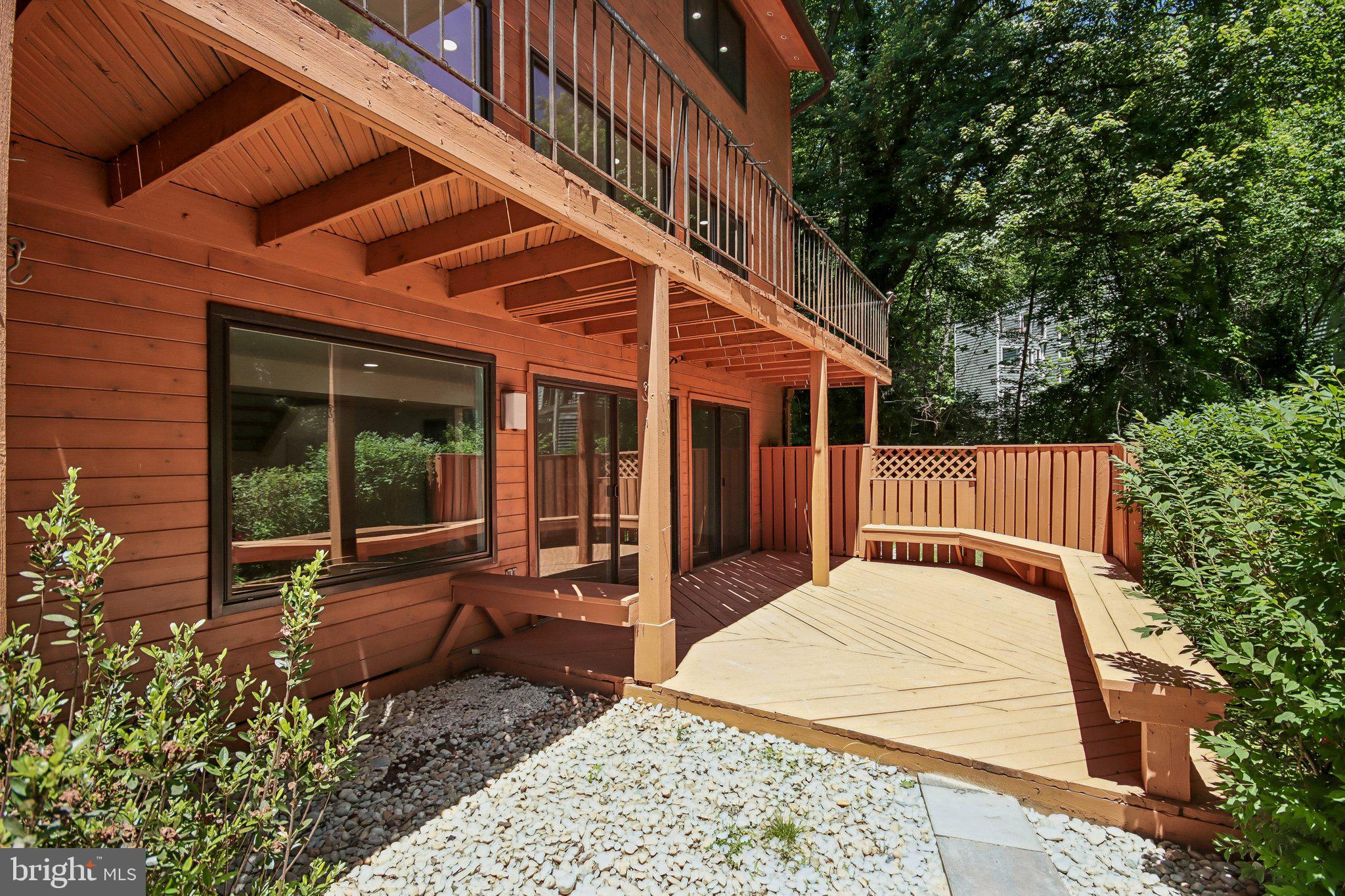 2121 CABOTS POINT LANE