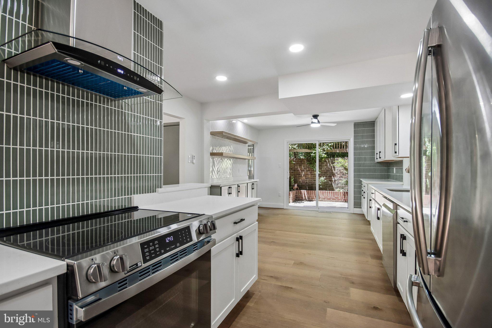 2121 CABOTS POINT LANE