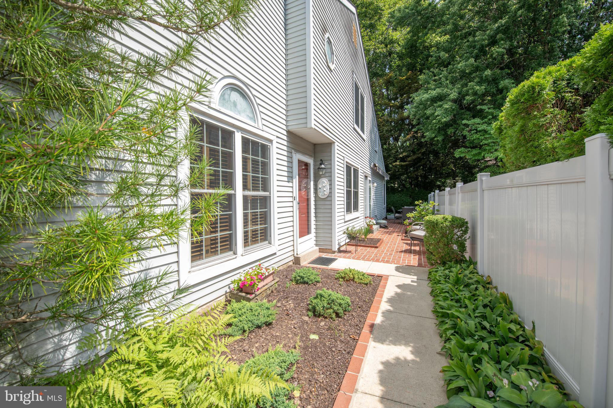 292 WOODS EDGE PLACE