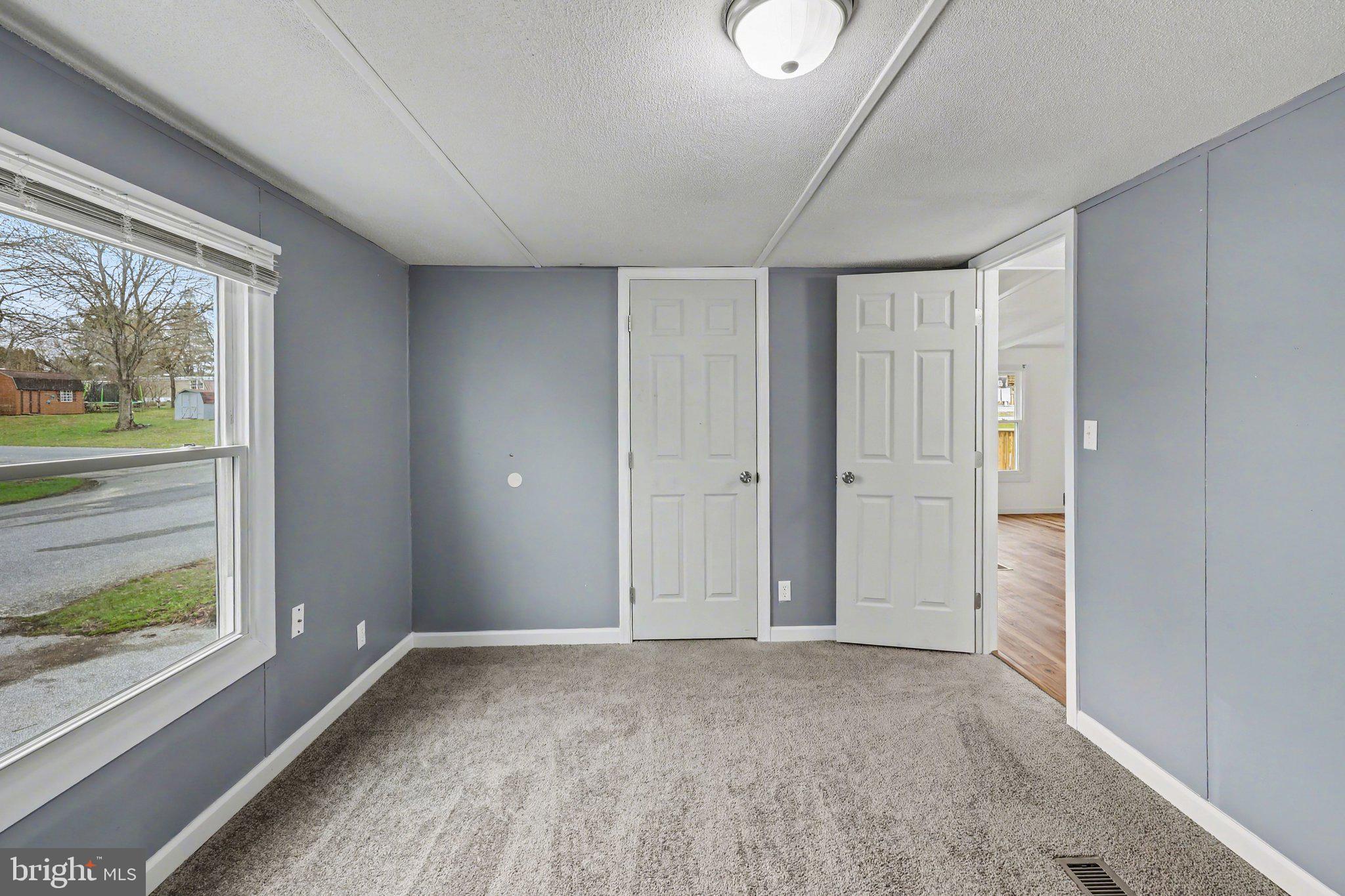 COUNTRY MANOR WEST - Residential