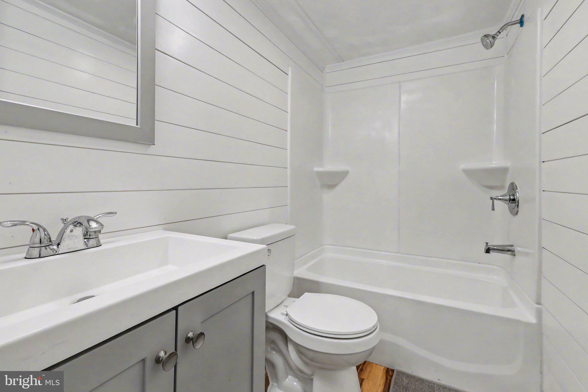 COUNTRY MANOR WEST - Residential