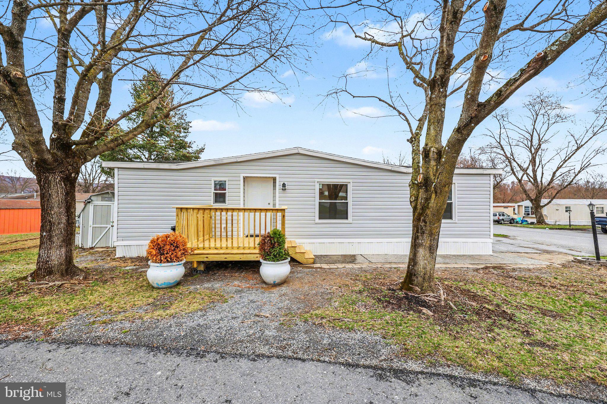 COUNTRY MANOR WEST - Residential