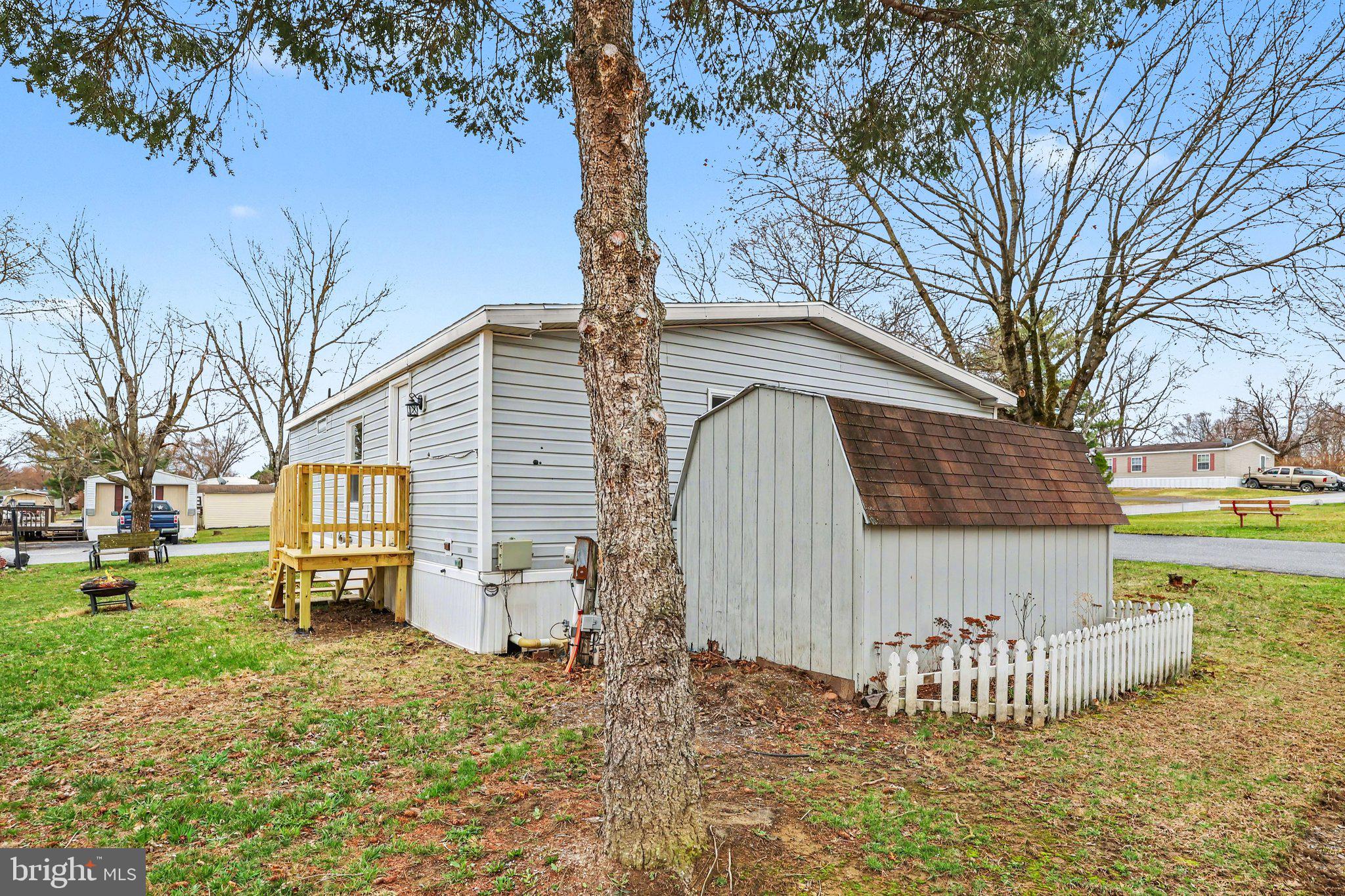 COUNTRY MANOR WEST - Residential