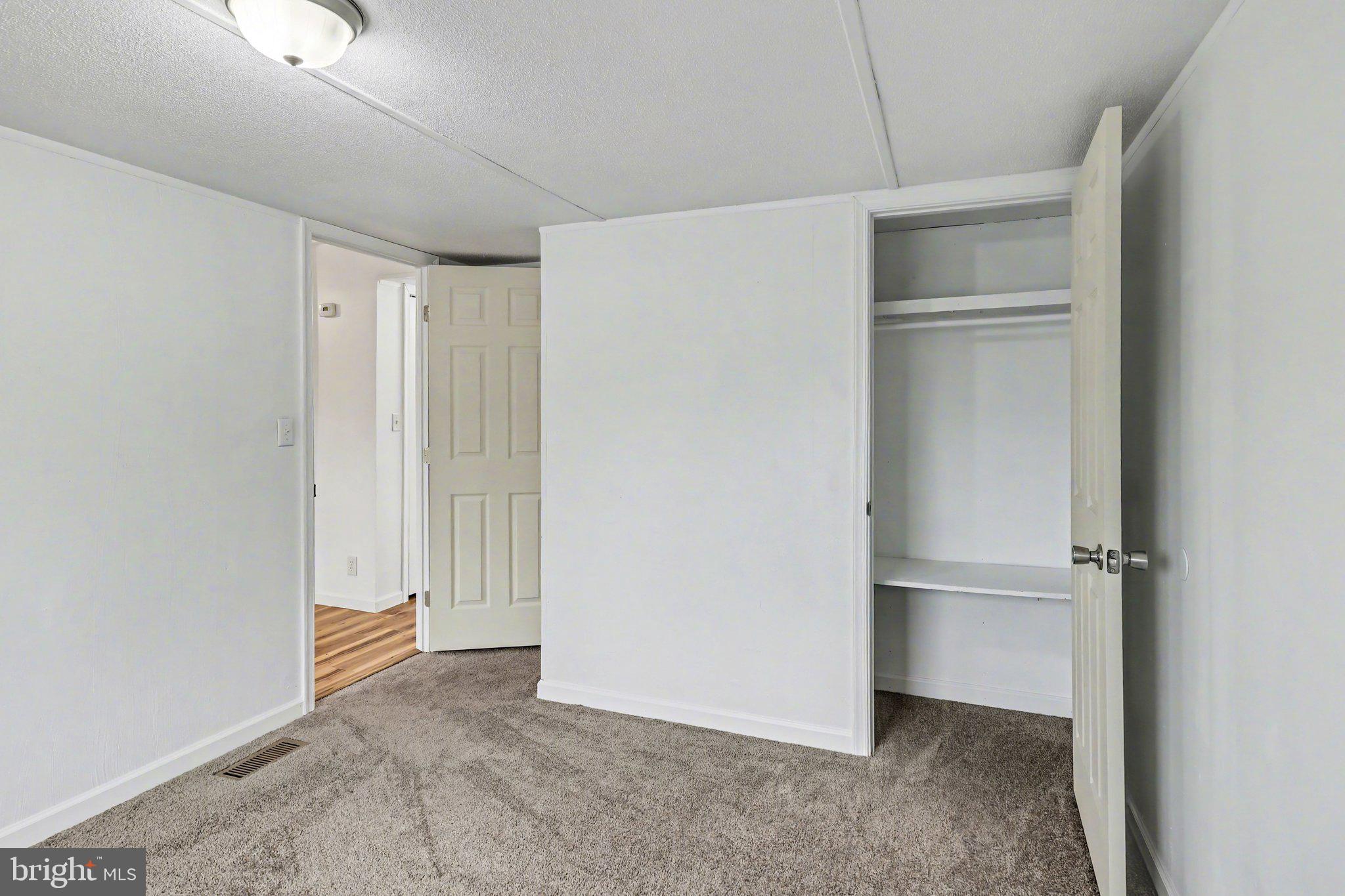 COUNTRY MANOR WEST - Residential