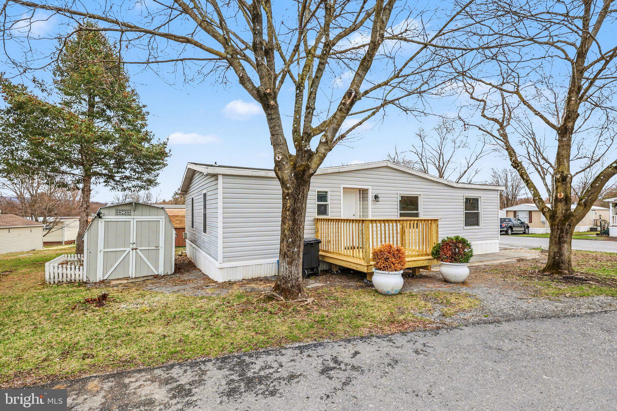 COUNTRY MANOR WEST - Residential