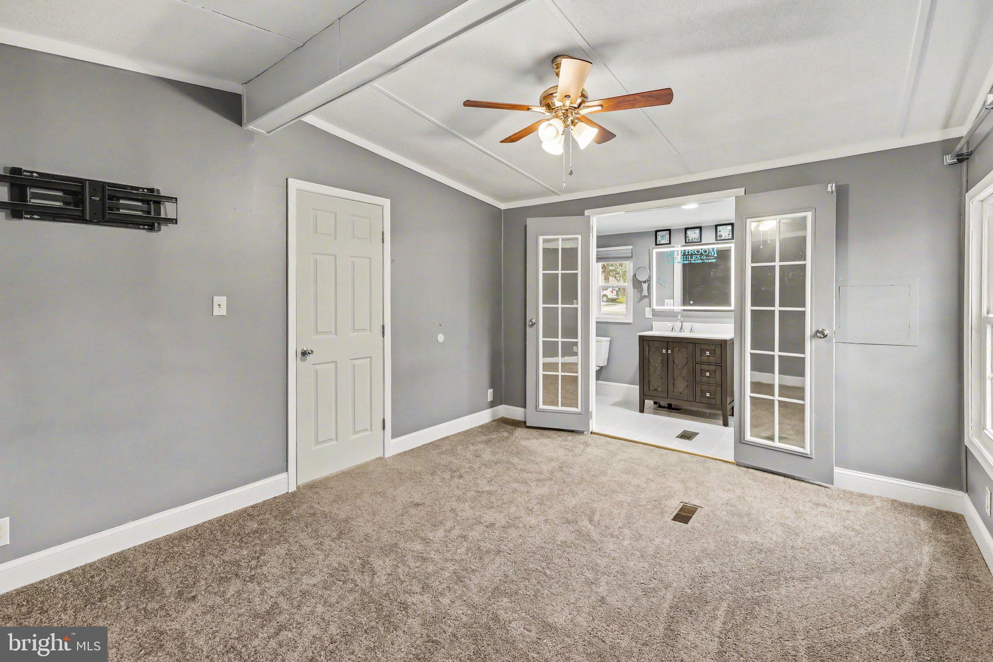 COUNTRY MANOR WEST - Residential