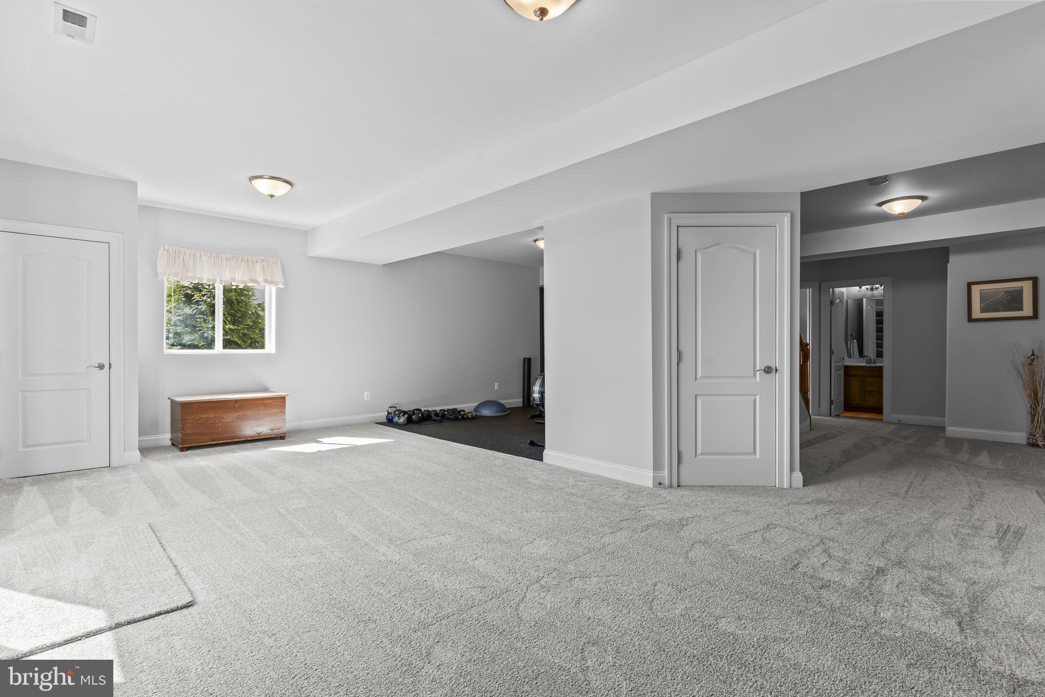 TWIN PONDS - Residential