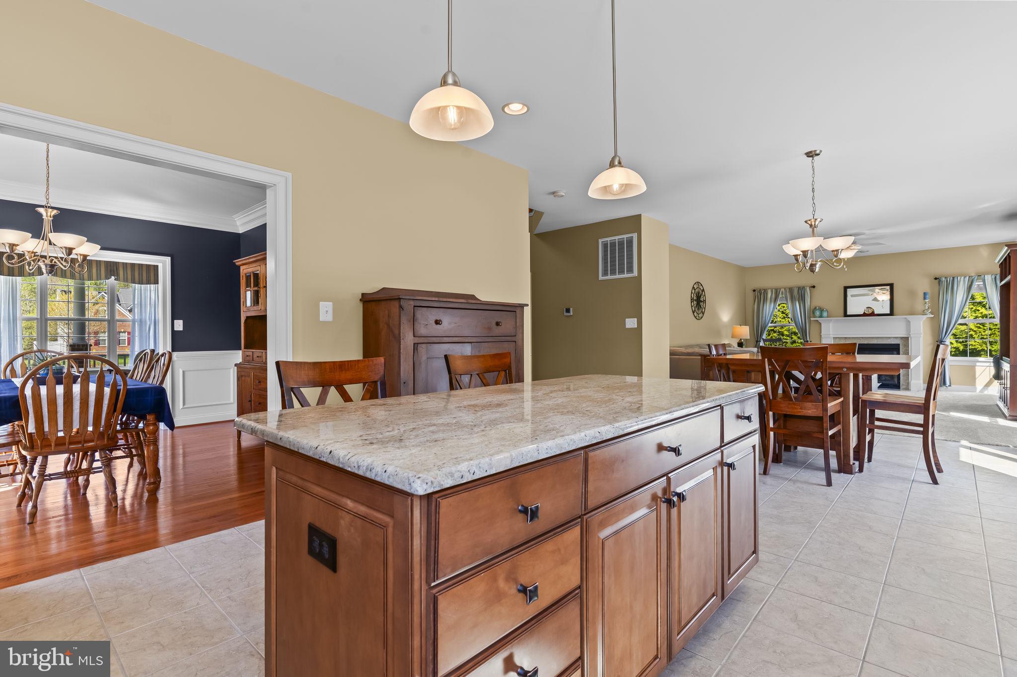 TWIN PONDS - Residential