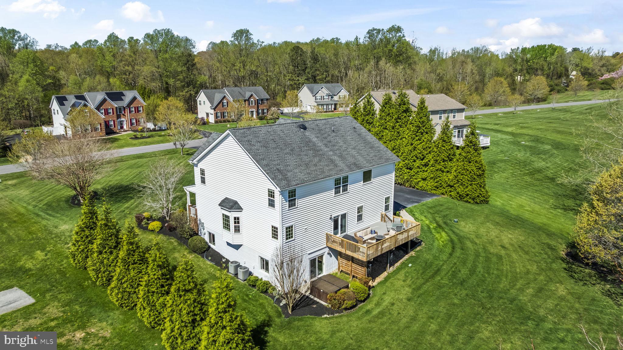 TWIN PONDS - Residential