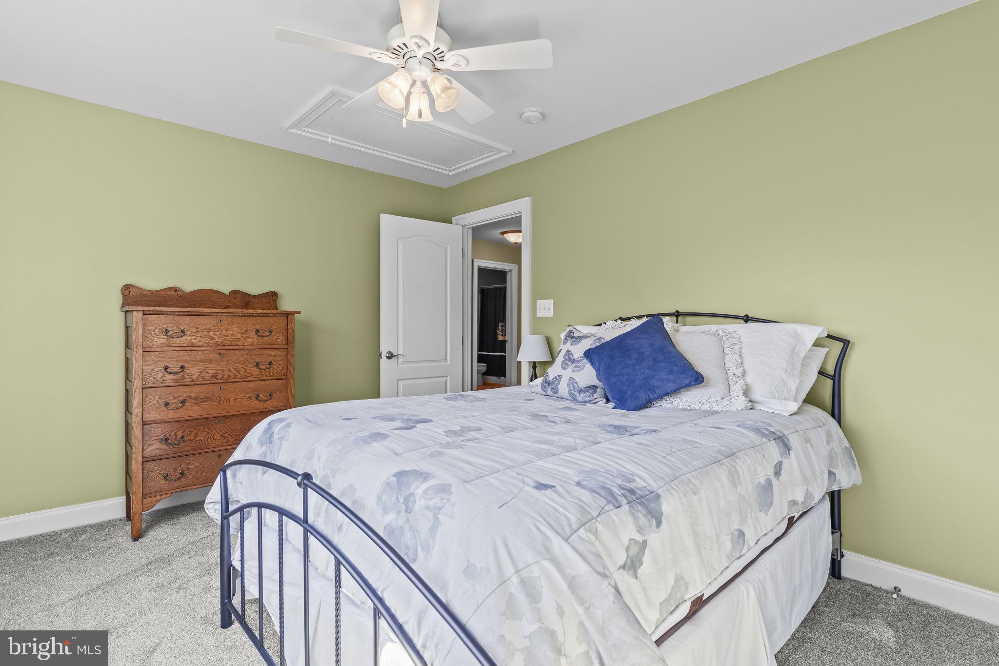 TWIN PONDS - Residential