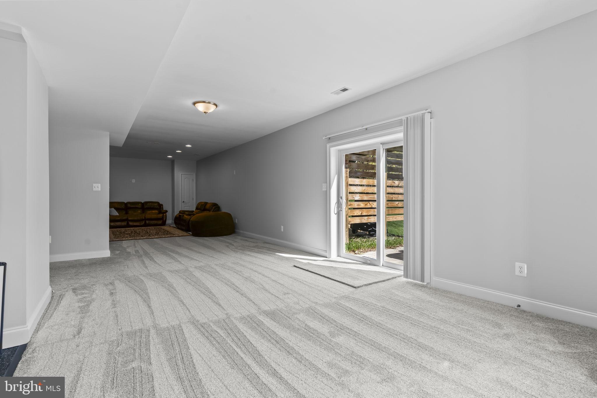 TWIN PONDS - Residential