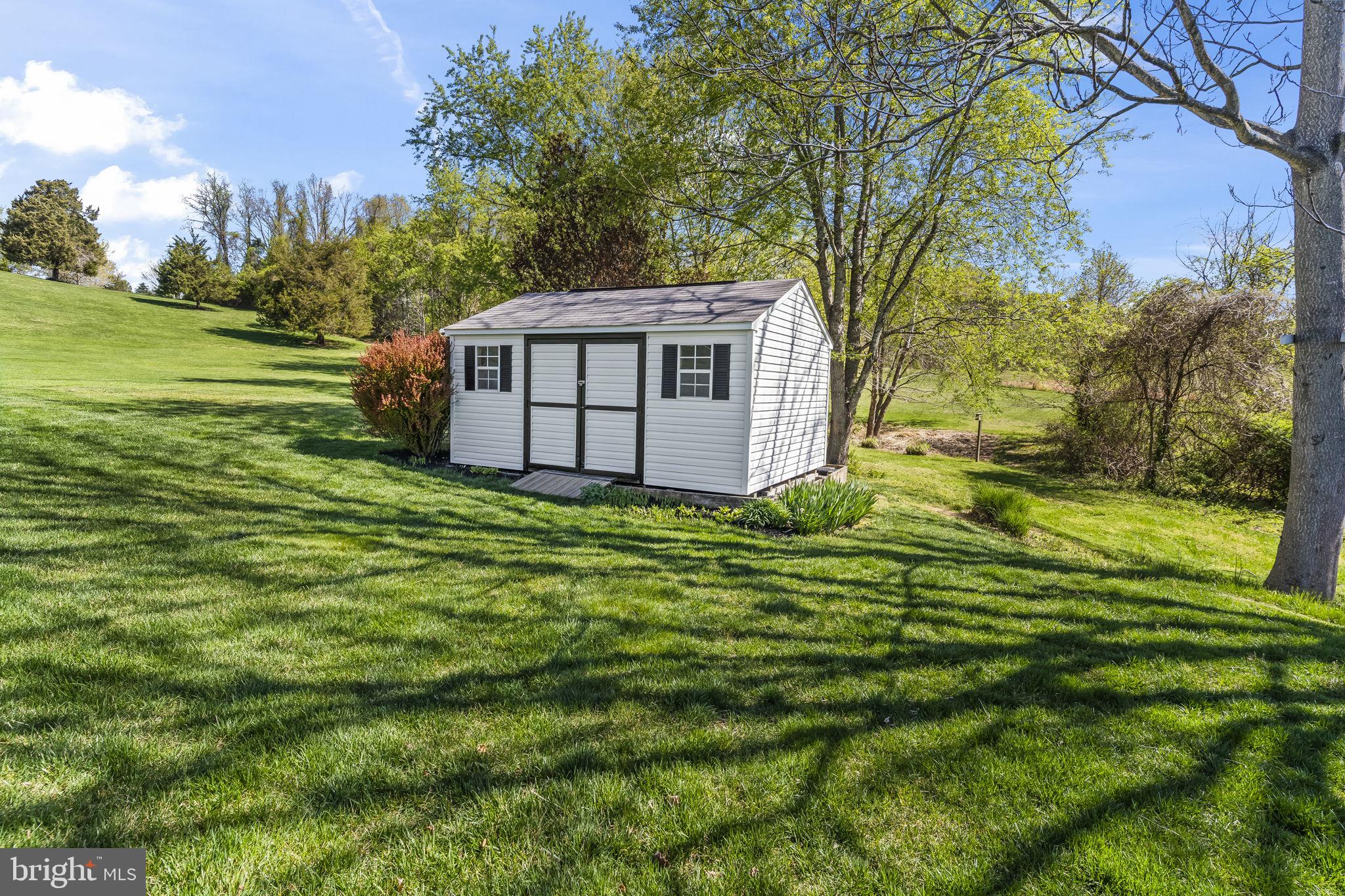 TWIN PONDS - Residential