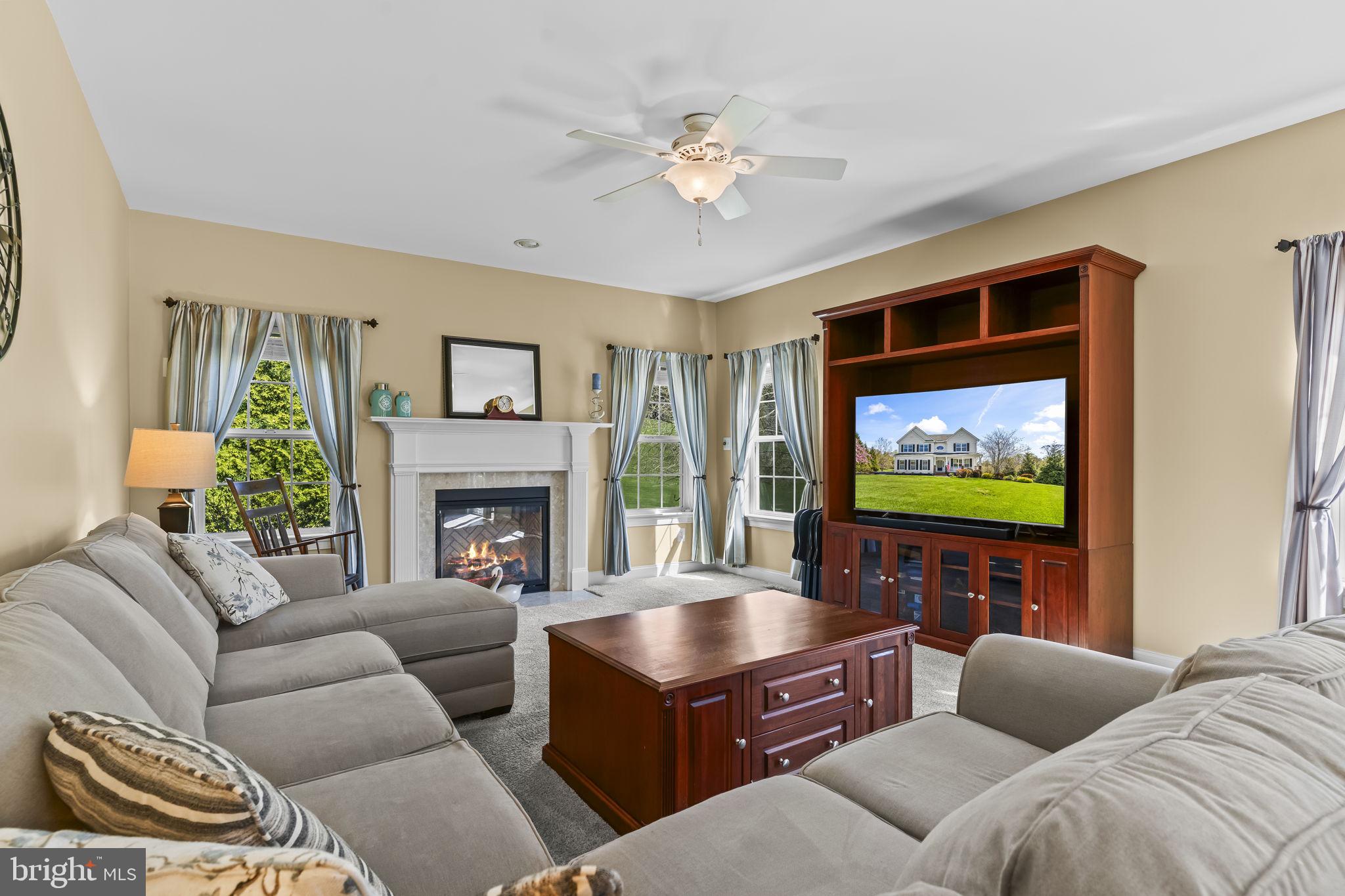 TWIN PONDS - Residential