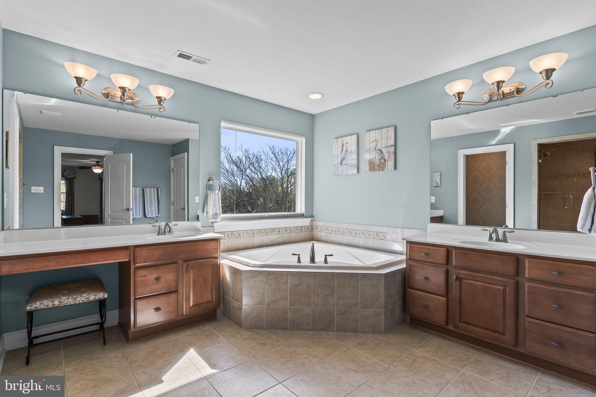 TWIN PONDS - Residential