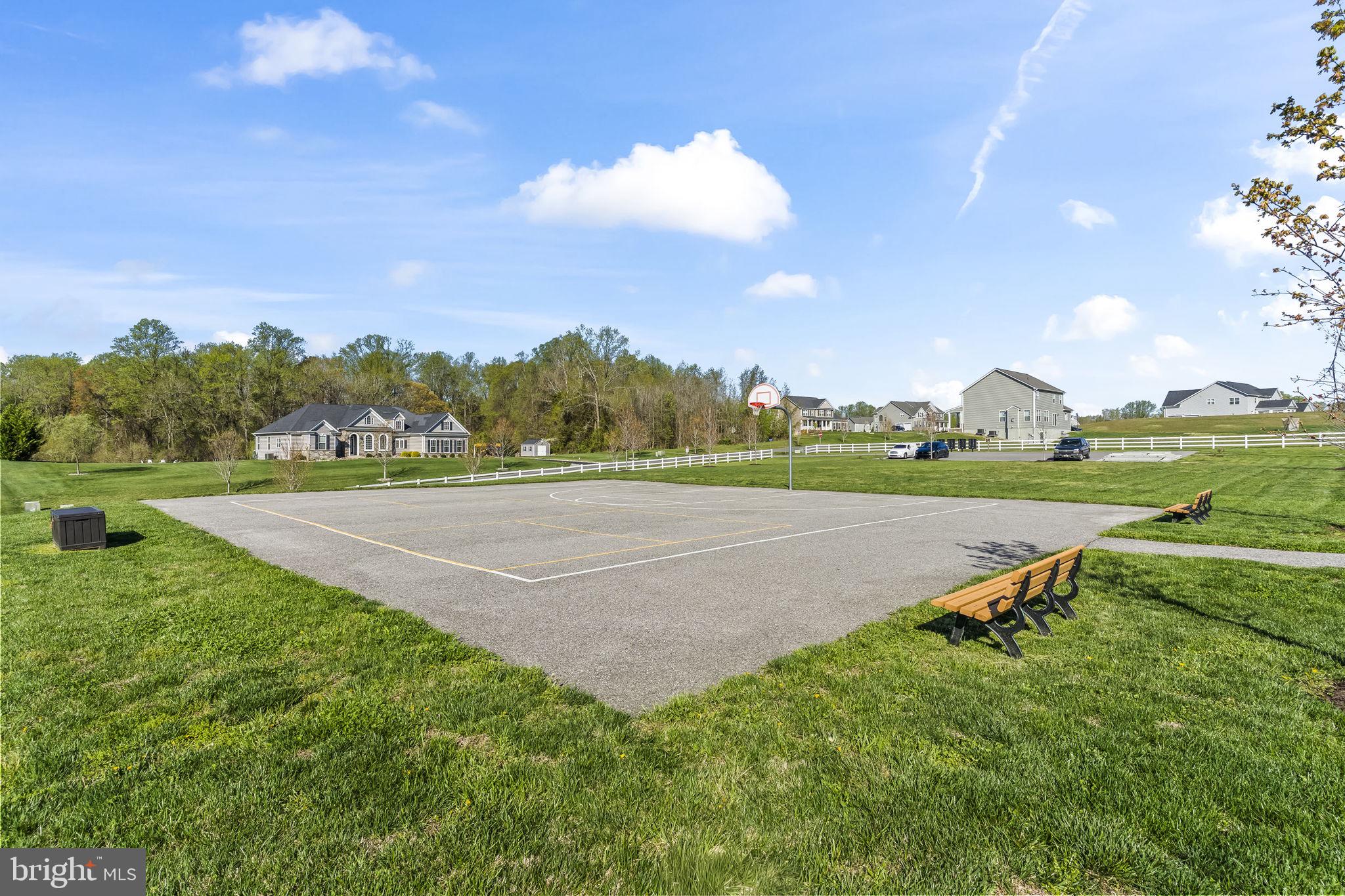 TWIN PONDS - Residential