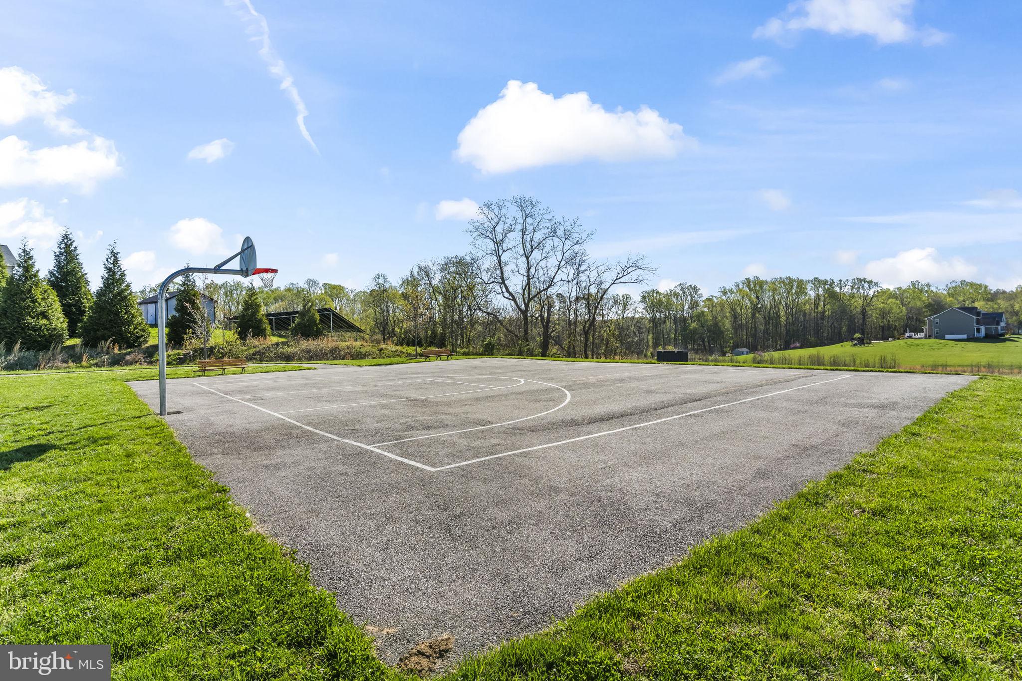 TWIN PONDS - Residential