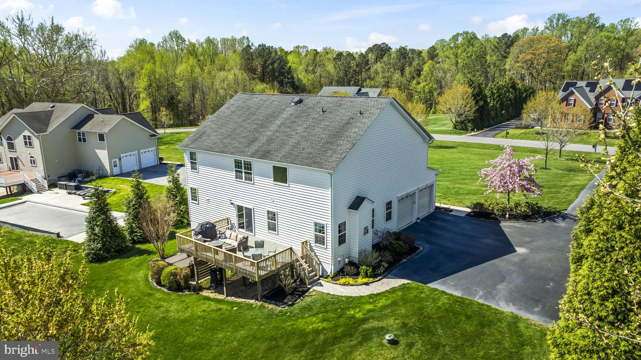 TWIN PONDS - Residential