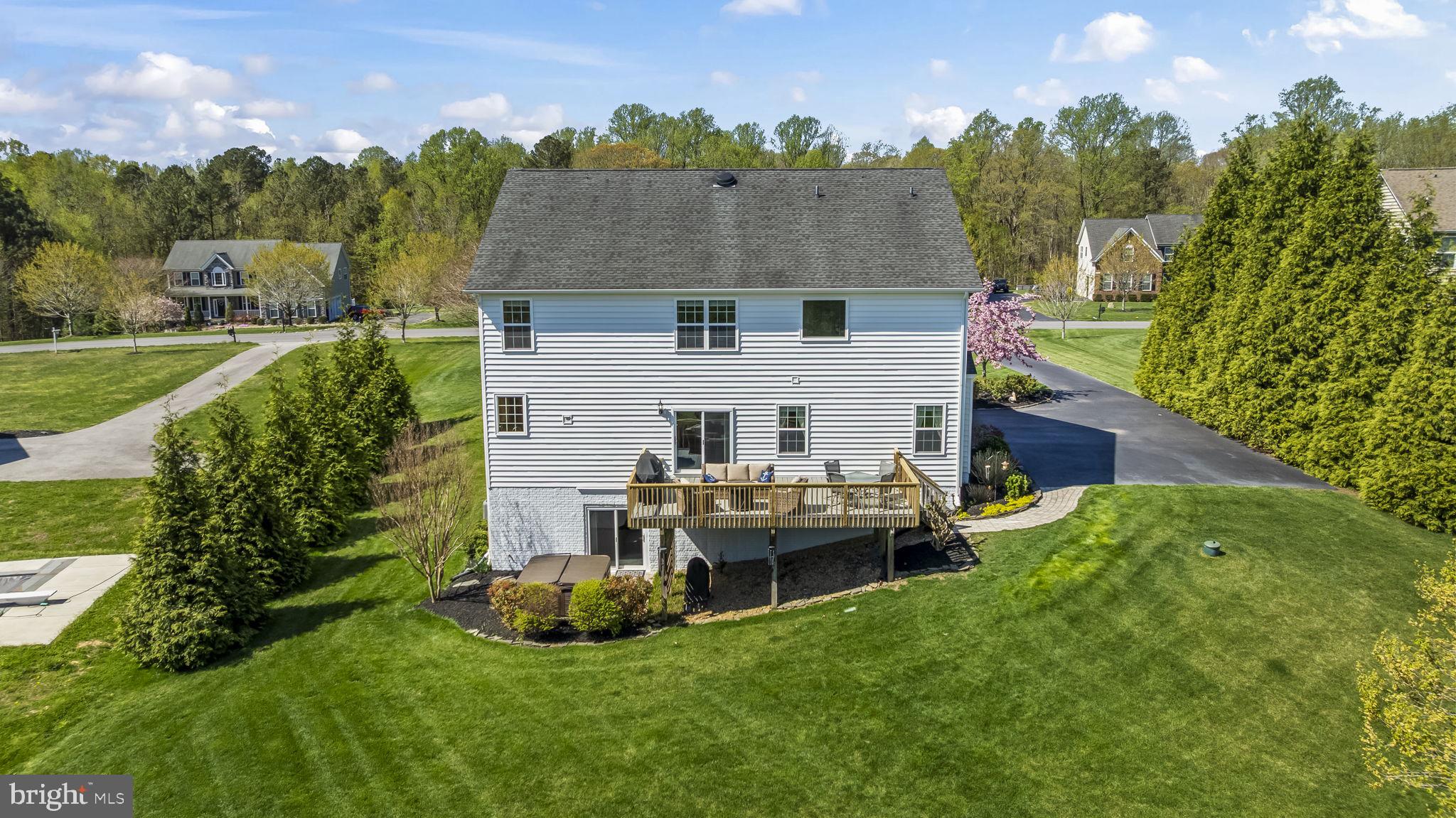 TWIN PONDS - Residential