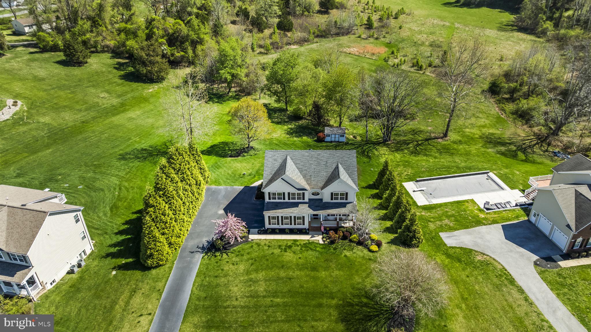 TWIN PONDS - Residential