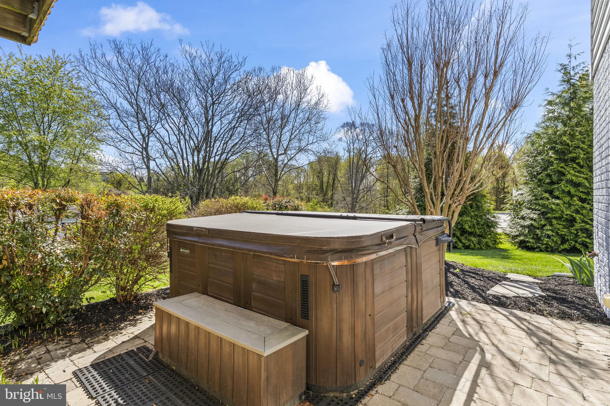 TWIN PONDS - Residential