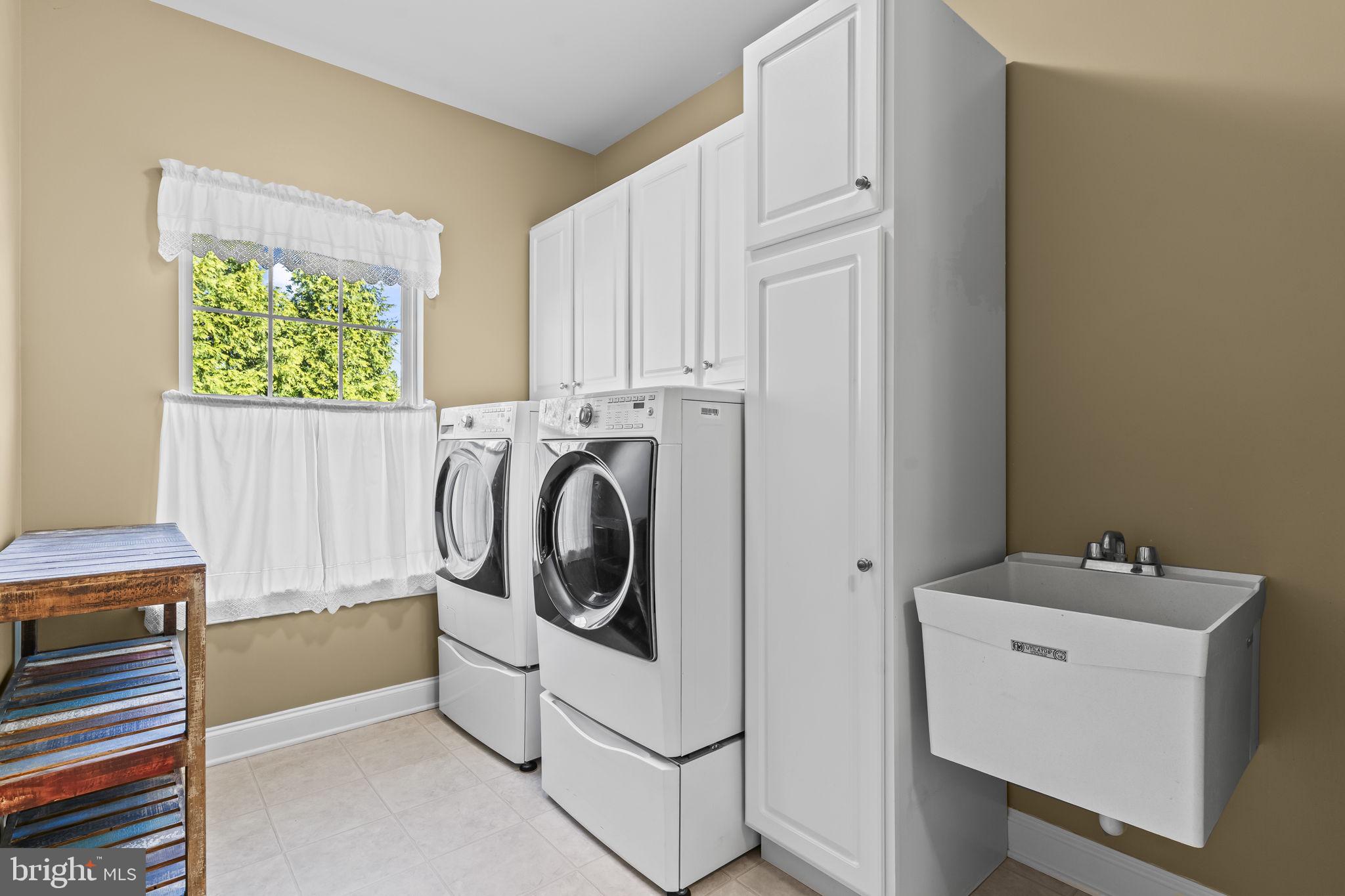 TWIN PONDS - Residential