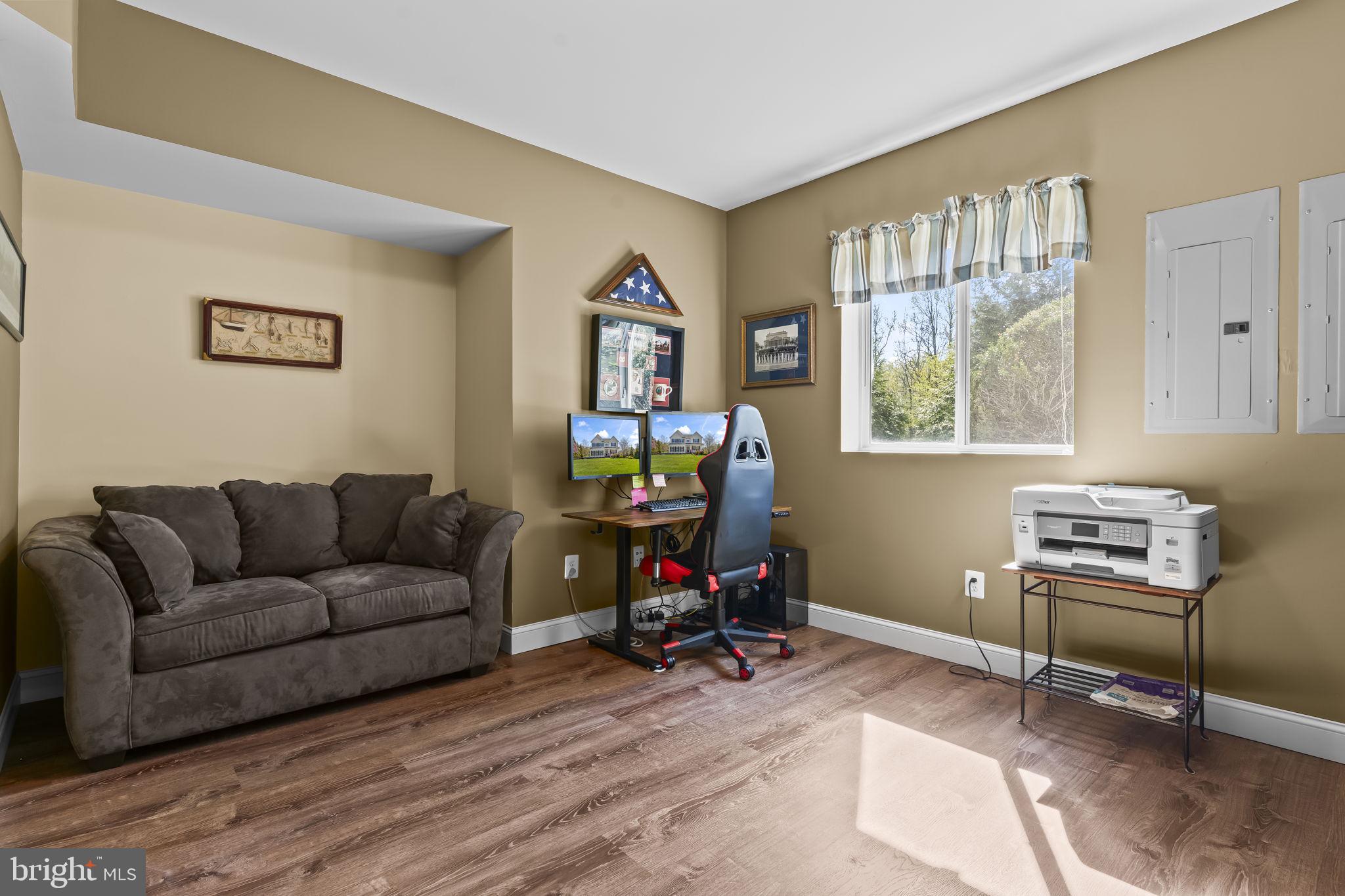 TWIN PONDS - Residential